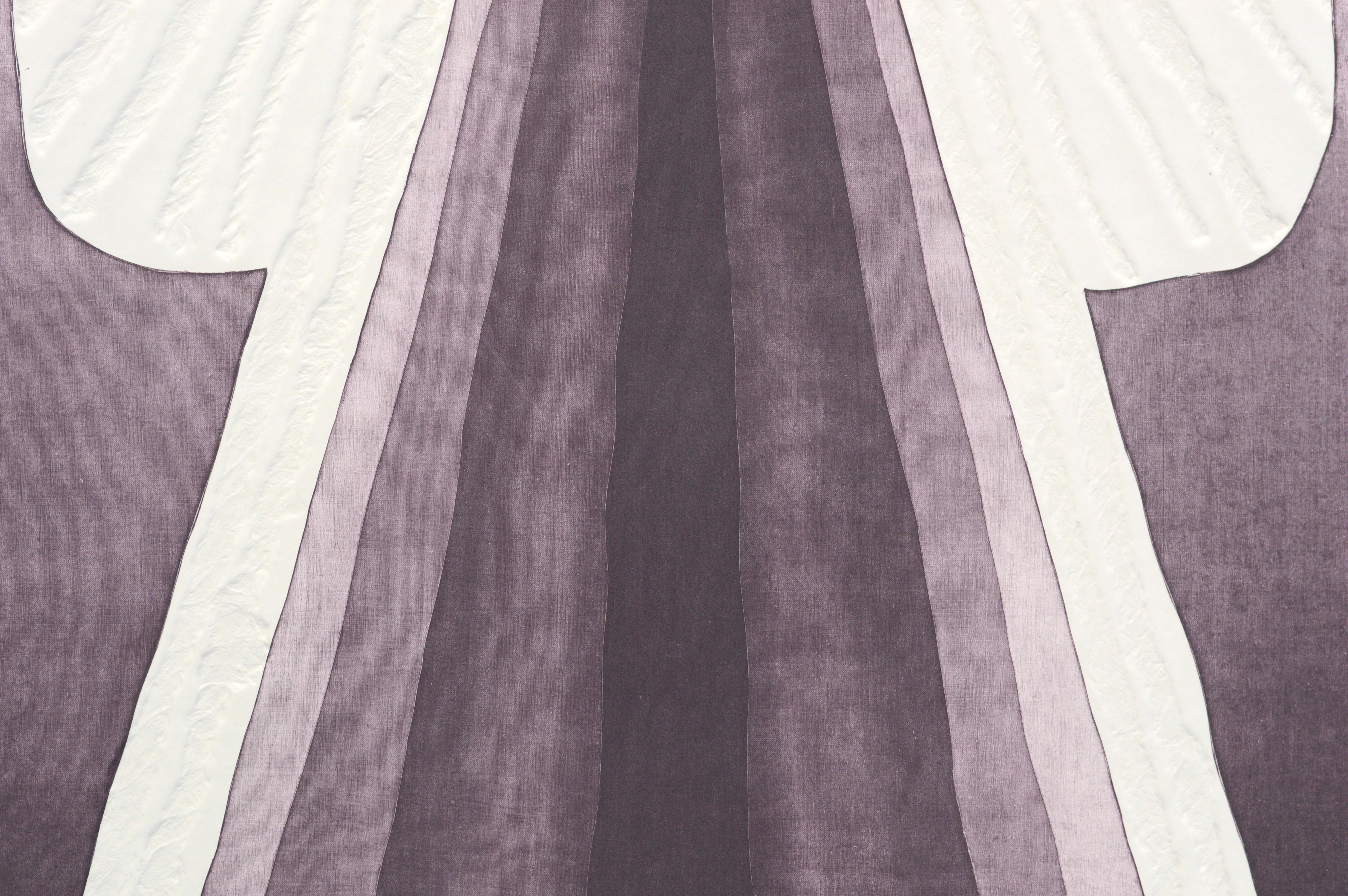 Collographie „Kimono 11“ (Purple) (Grau), Figurative Print, von Patricia A Pearce