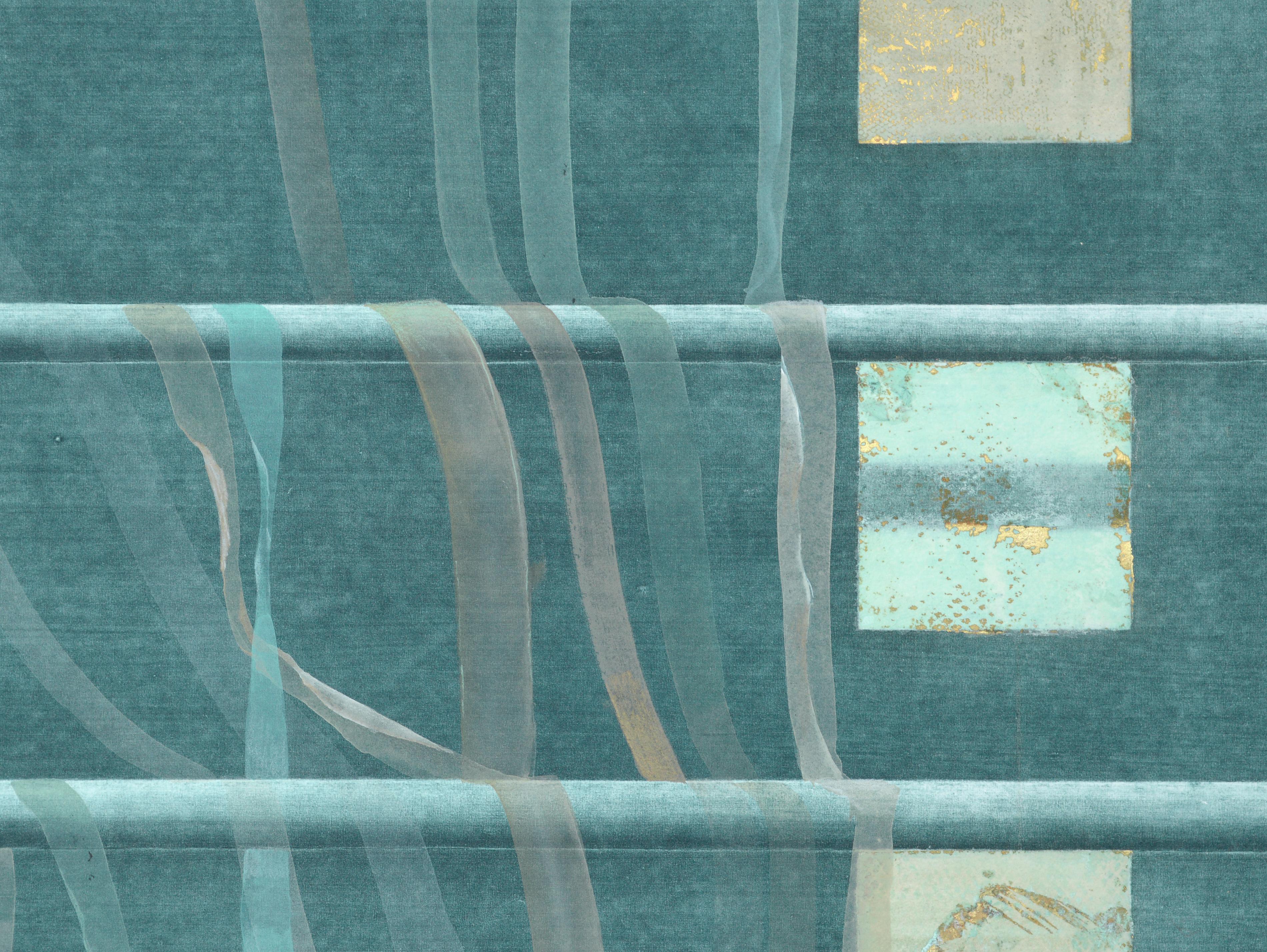 Blaugrüne Bänder und goldene Quadrate Lithographie – Print von Patricia A Pearce
