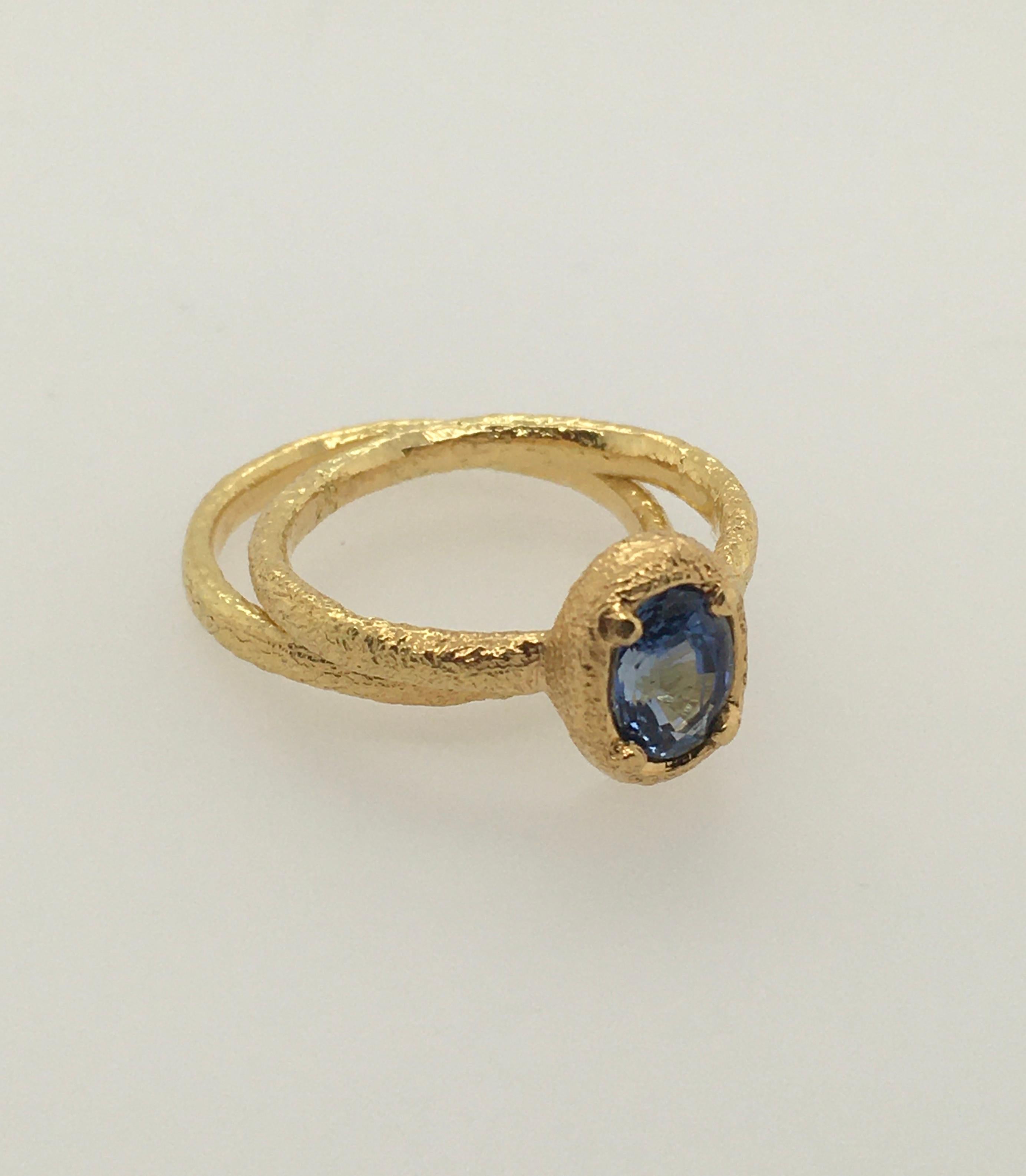 PATRICIA DAUNIS Ceylon Blue Sapphire Set in Hand-textured Gold Atuik Ring  For Sale 1