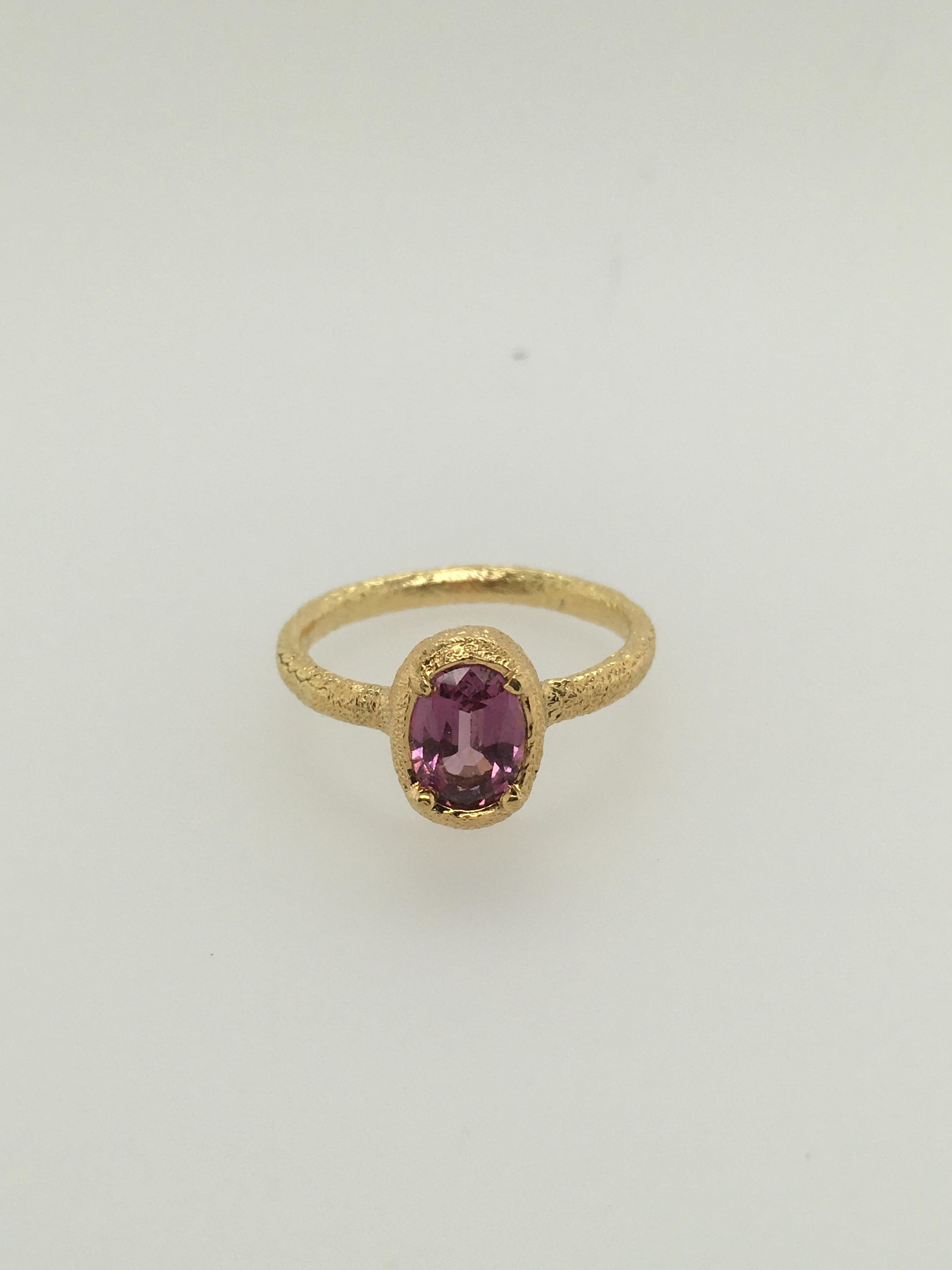 Modern Patricia Daunis Hammered Yellow Gold with Oval Rose Pink Rhodolite Garnet Ring For Sale