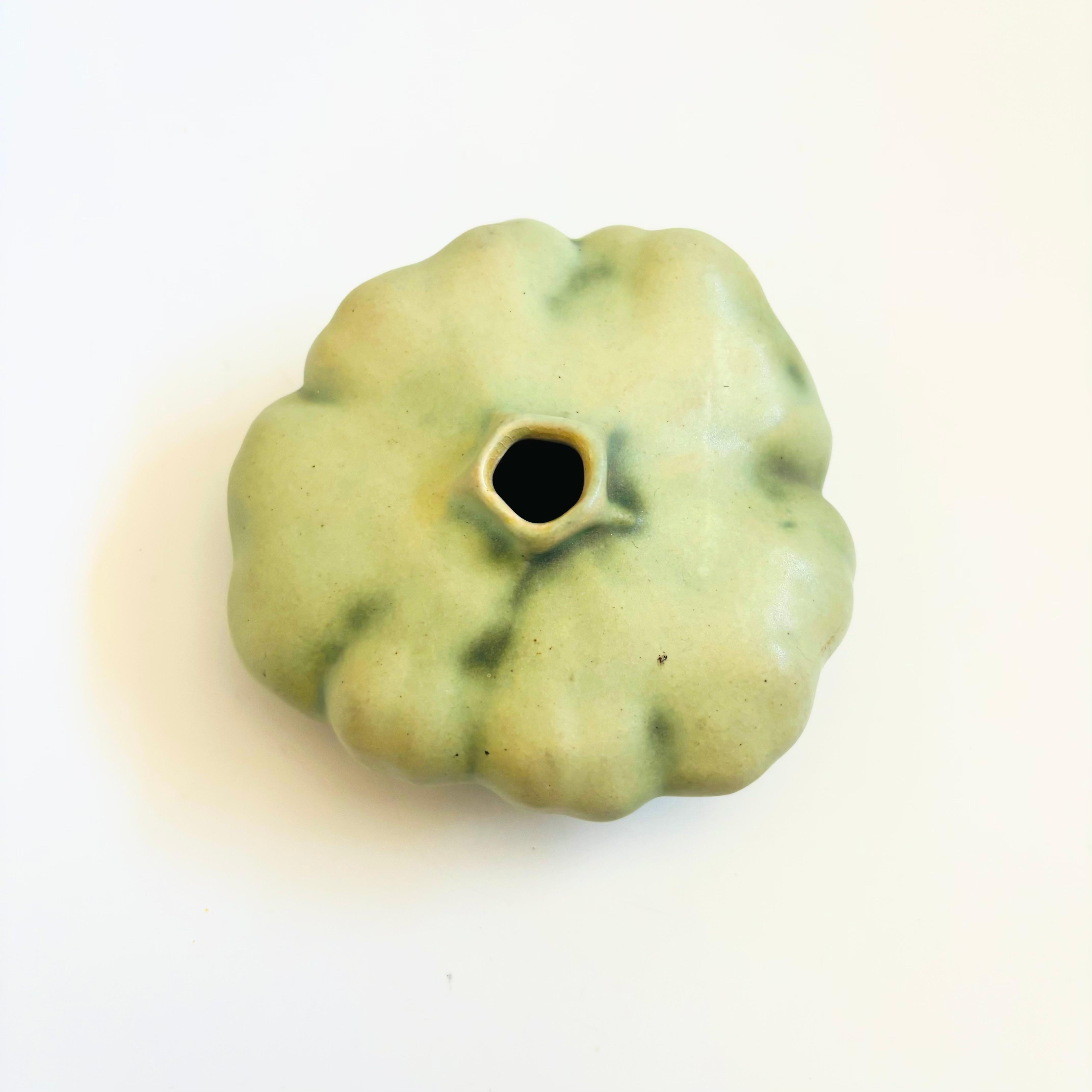 Jarrón vintage de Studio Pottery con forma de calabaza de Patricia Garrett, de Berkeley, California. Forma parte de su serie 