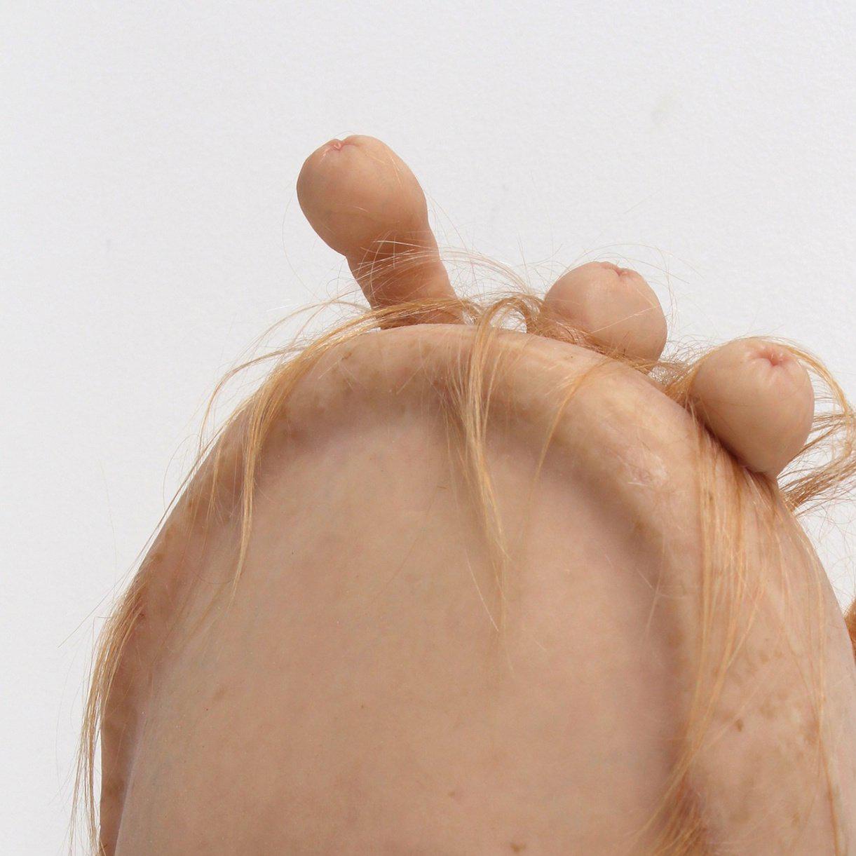 Egg/Head - Sculpture by Patricia Piccinini