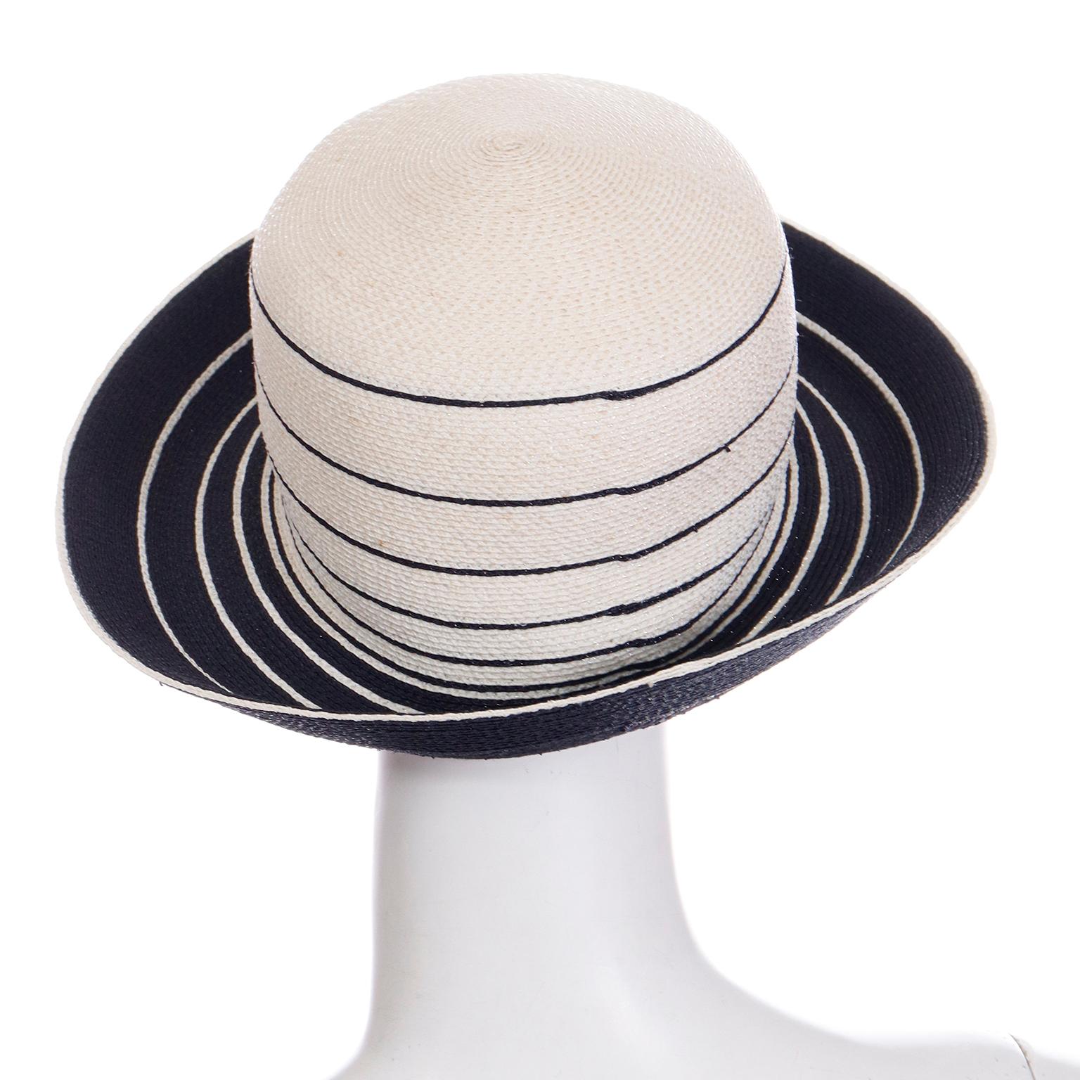 Patricia Underwood New York - Chapeau d'été en paille enduite bleu et blanc vintage Excellent état - En vente à Portland, OR