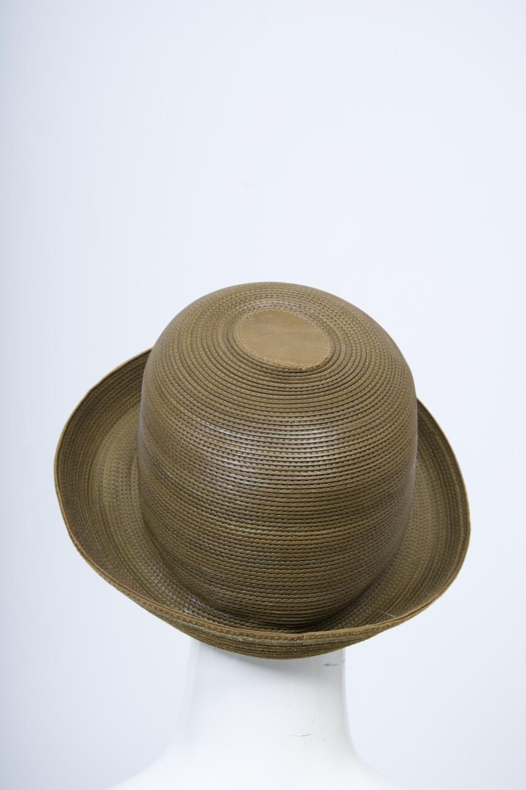 Marron Chapeau en cuir olive de Patricia Underwood en vente