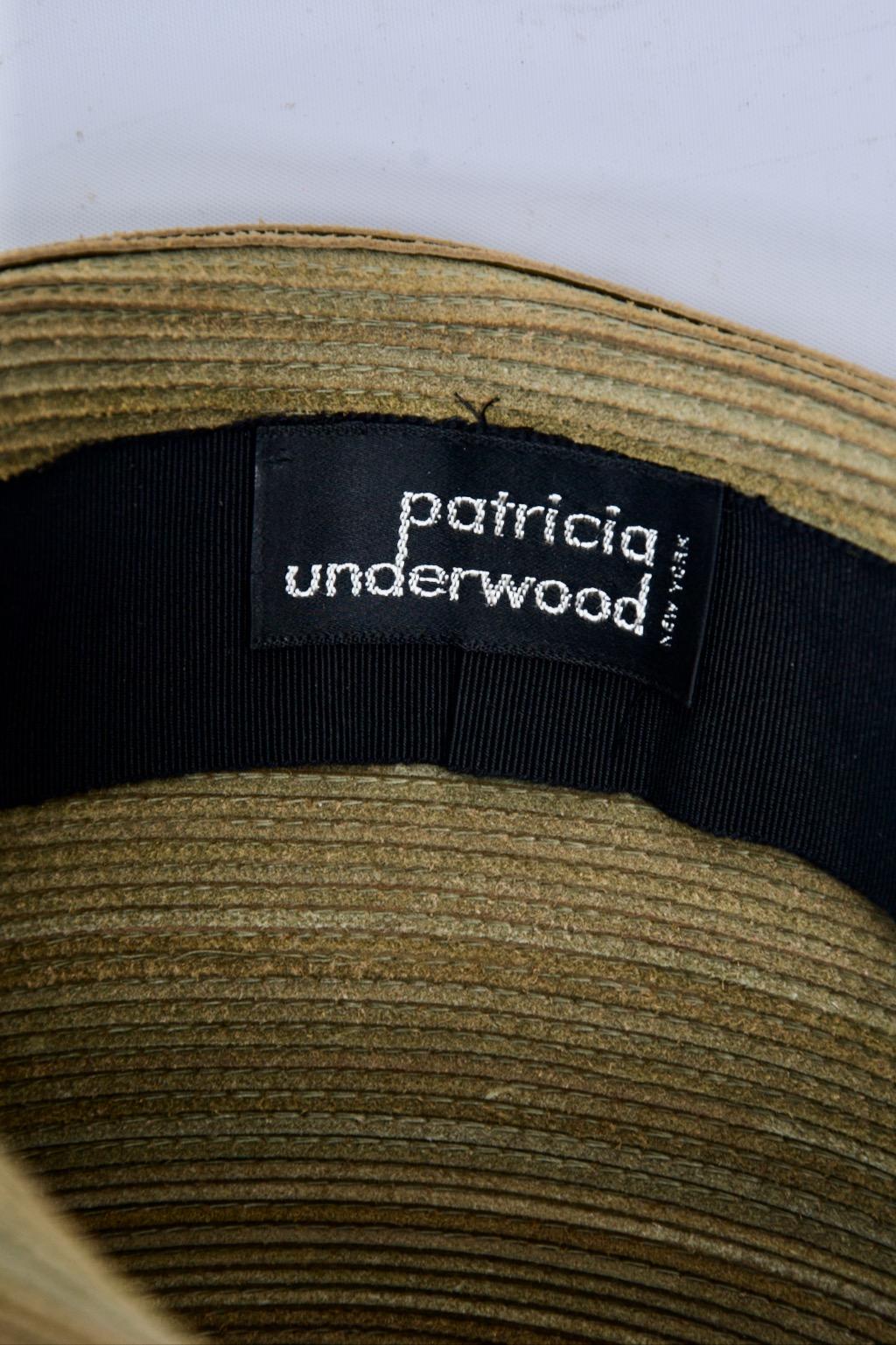 Chapeau en cuir olive de Patricia Underwood en vente 3