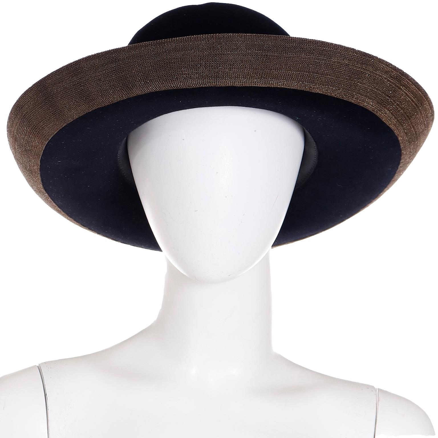 Dies ist eine fabelhafte Vintage 1990's Patricia Underwood New York schwarz gefilzt Wollhut. Die Hüte von Patricia Underwood waren einige der besten Hüte in Bezug auf Qualität und Stil und wir finden sie immer wieder gerne! Wir lieben die