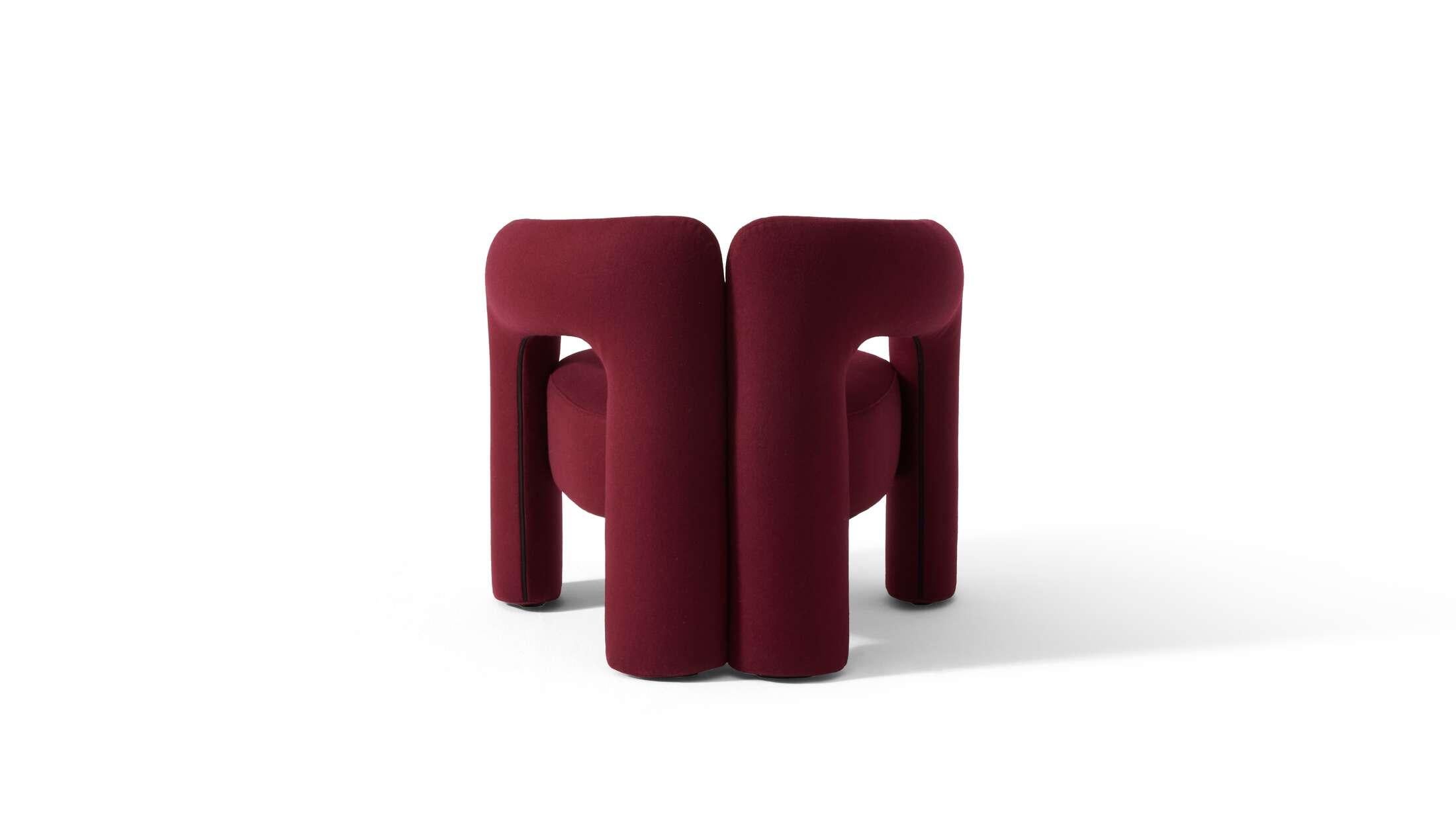 Patricia Urquiola Dudet Armchair
Manufactured by Cassina

INVITATION TO COMFORT

An armchair with sinuous curves, envisioned as a refuge of relaxation.

The structure, adapted from the chair in the same family designed by Patricia Urquiola, is