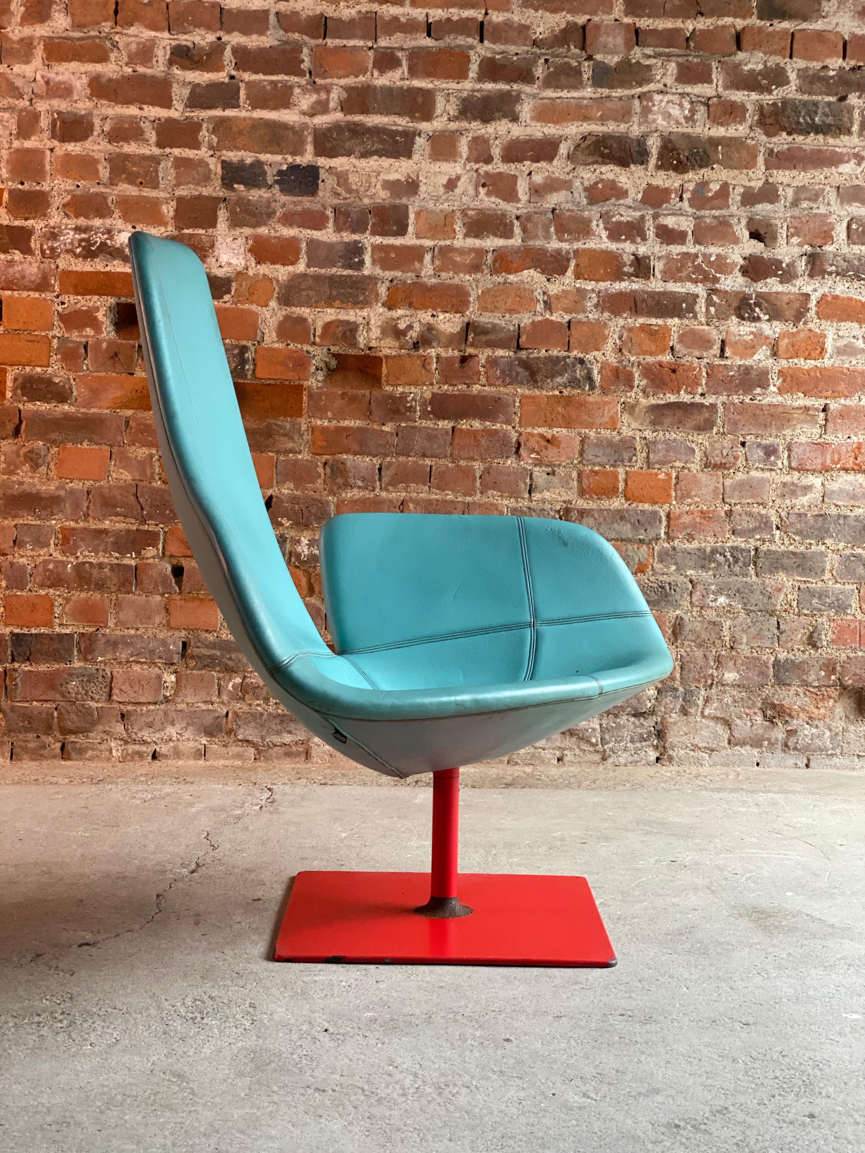 Fauteuil relax Fjord de Patricia Urquiola par Moroso:: Italie:: circa 2002

Fauteuil relax Fjord de Patricia Urquiola par Moroso Italie:: circa 2002:: cuir turquoise avec coutures rouges sur base pivotante peinte en rouge:: mousse de polyuréthane::