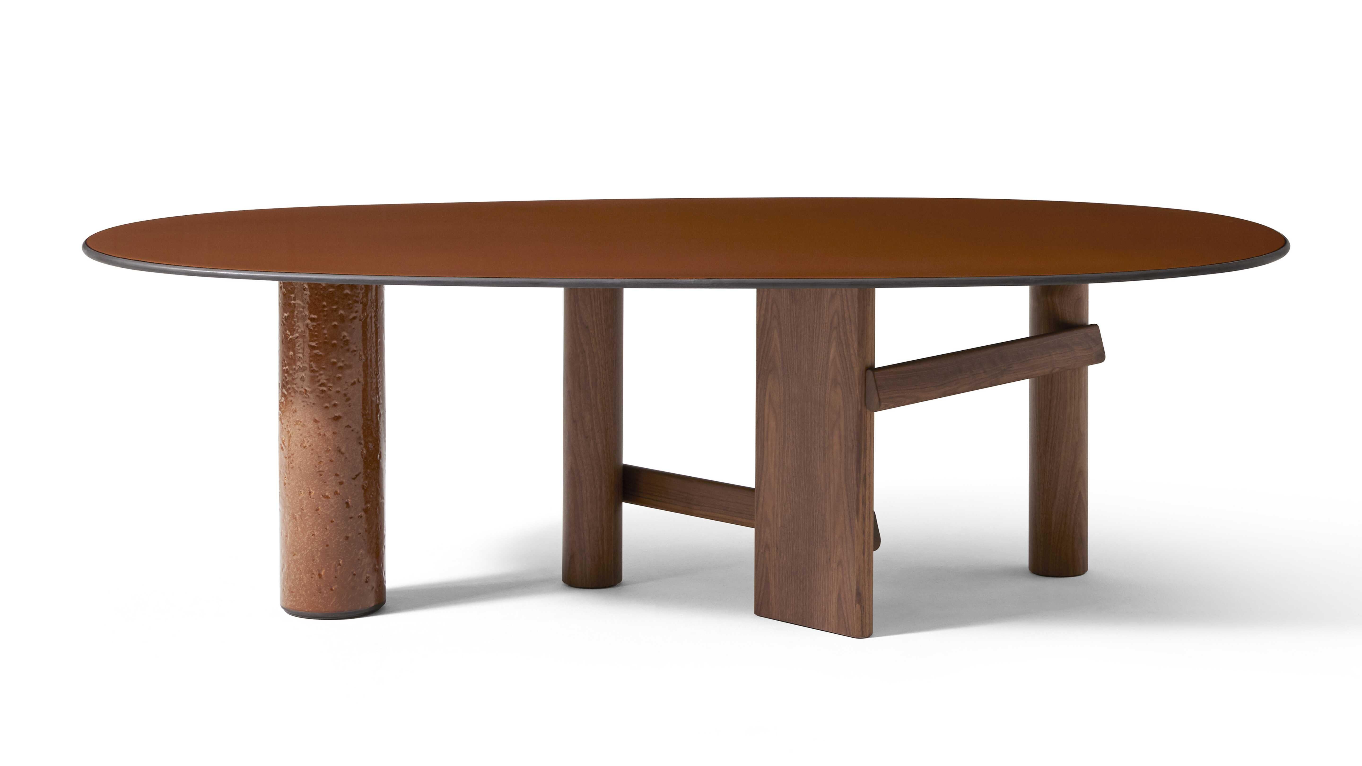 Table Sengu Patricia Urquiola pour Cassina

Une table de salle à manger design inspirée par la reconstruction rituelle des sanctuaires japonais, une pièce contemporaine qui célèbre la gaieté légère par le dialogue entre différents matériaux.

Bois