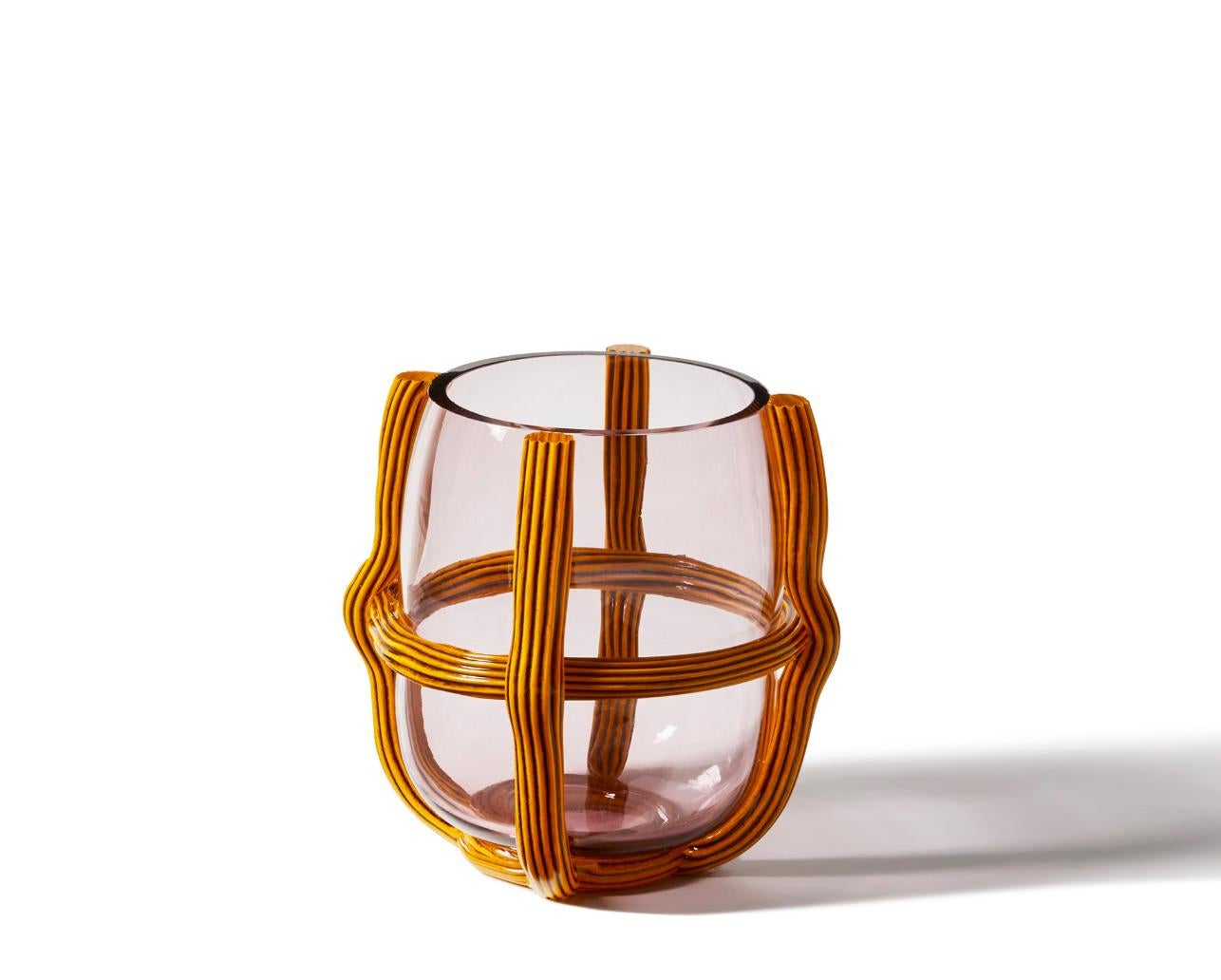 Patricia Urquiola Vaso Sestiere per Cassina 

Una collezione di vasi contemporanei che conserva e interpreta la quintessenza dell'eredità veneziana. Sestiere perpetua la lavorazione tradizionale del vetro e la reinterpreta in modo creativo in un