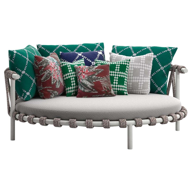 Divano da esterno 'Trampoline' di Patricia Urquiola in grigio