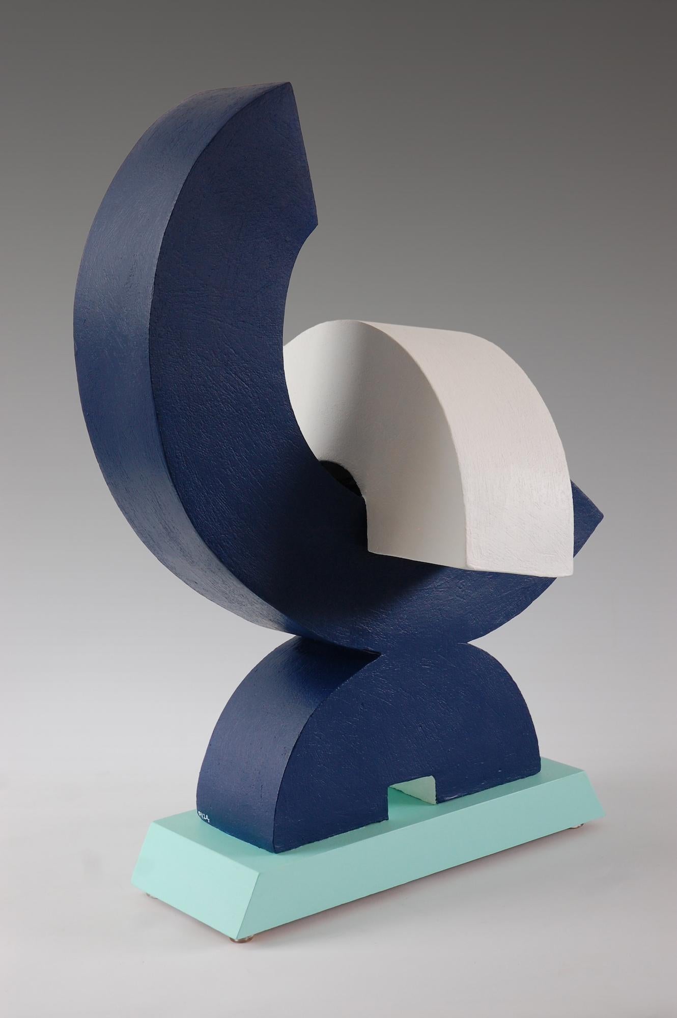 Care by Patricia Volk – Abstrakte Keramikskulptur, gemalter Ton, blau, weiß im Angebot 3