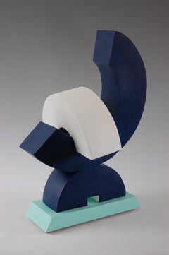 Care by Patricia Volk – Abstrakte Keramikskulptur, gemalter Ton, blau, weiß