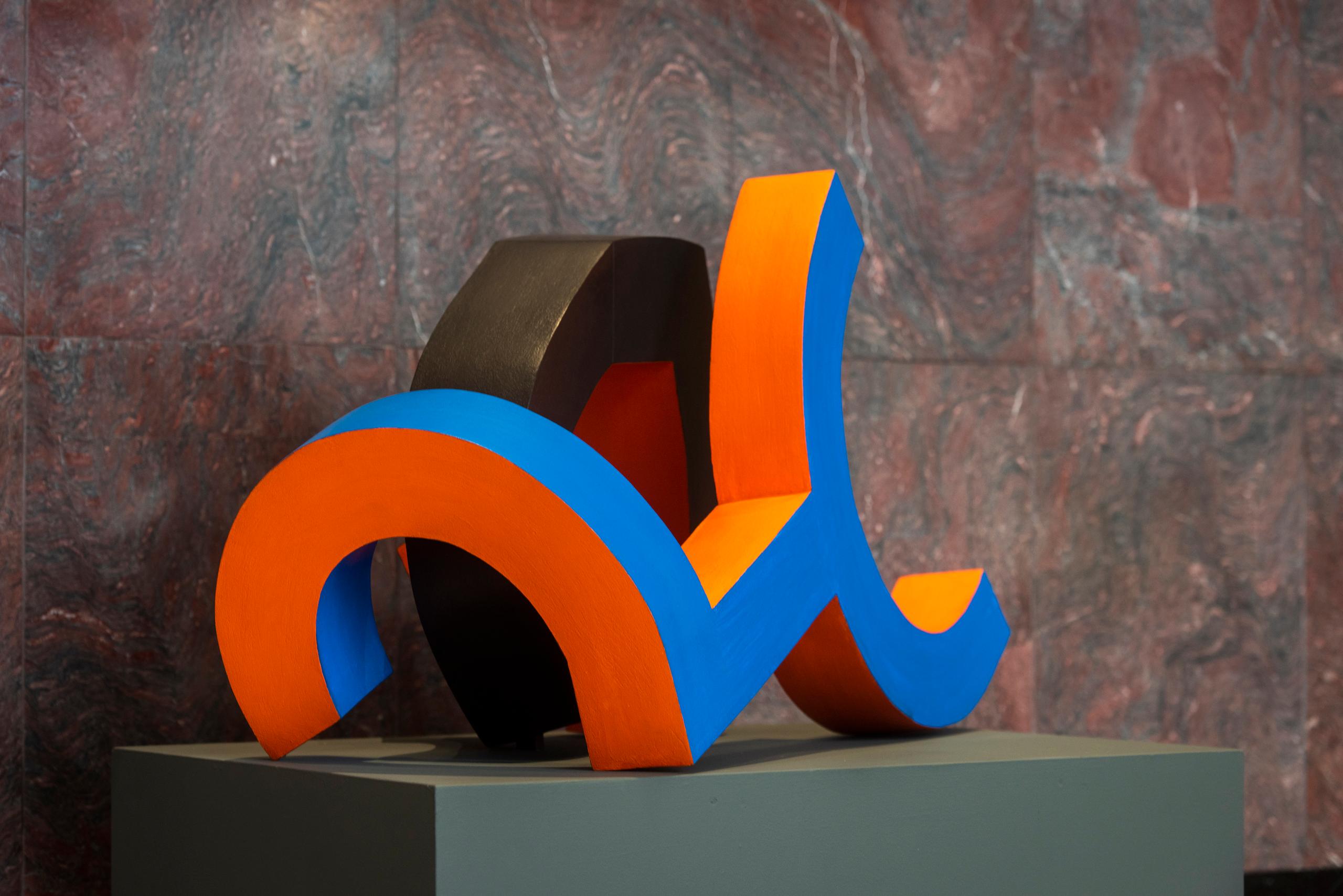 Konstruktion (2) von Patricia Volk – Abstrakte Keramikskulptur, gemalter Ton im Angebot 4