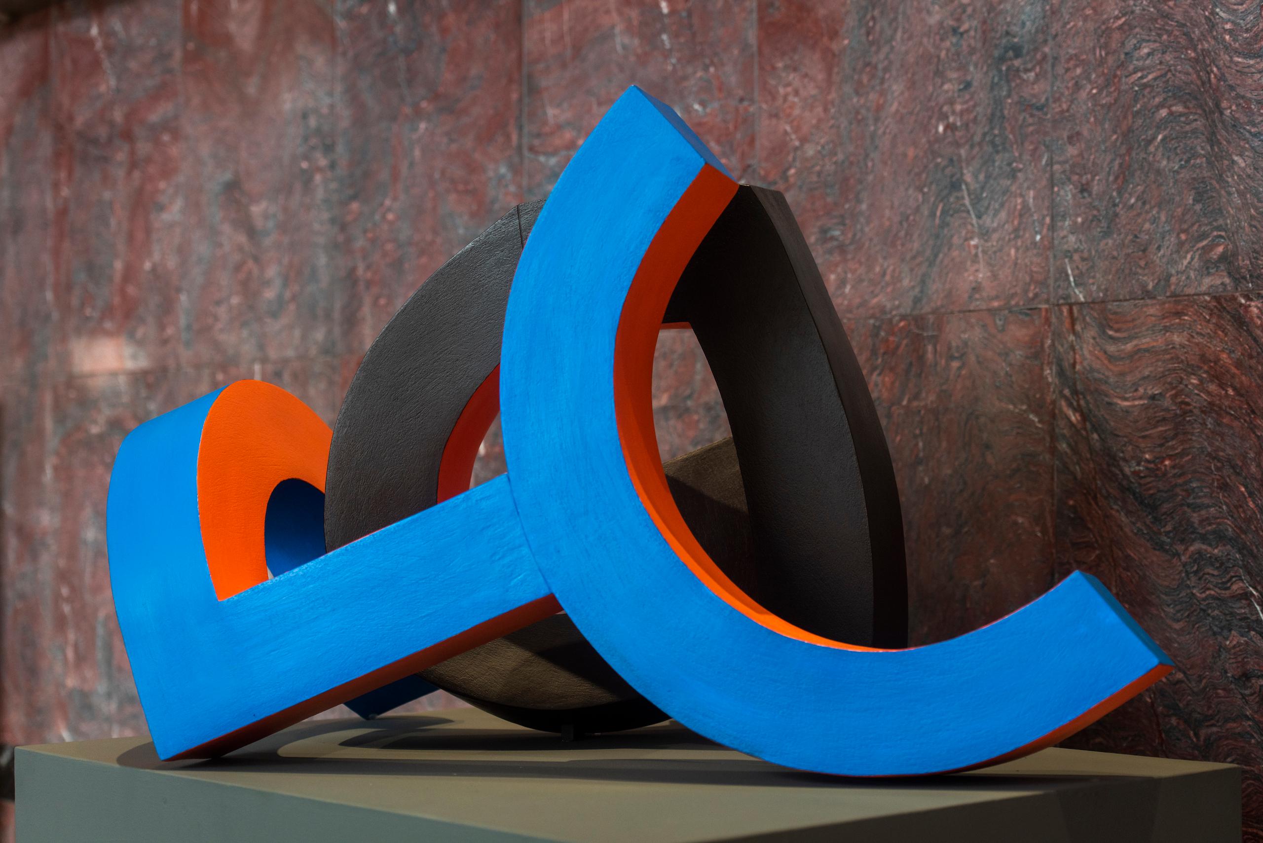 Konstruktion (2) von Patricia Volk – Abstrakte Keramikskulptur, gemalter Ton im Angebot 6