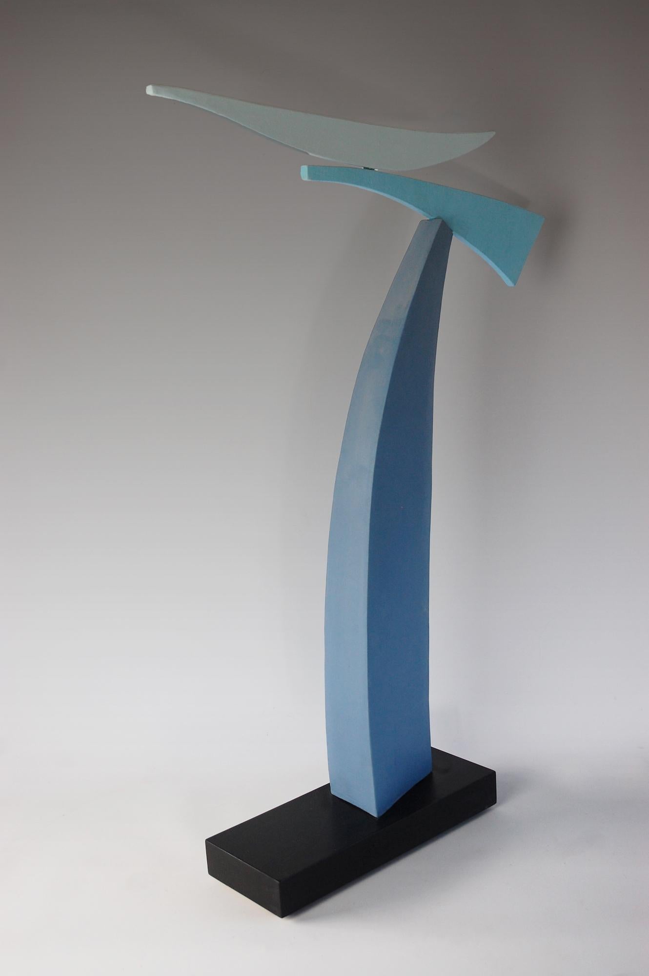Coux de Patricia Volk - Escultura abstracta de cerámica, arcilla pintada, dinámica, azul en venta 4