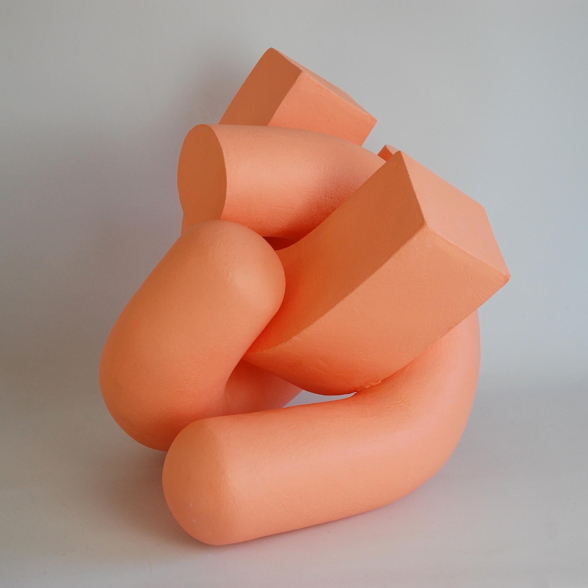 Abrazo (Albaricoque) de Patricia Volk - Escultura abstracta de cerámica, naranja, viva en venta 7