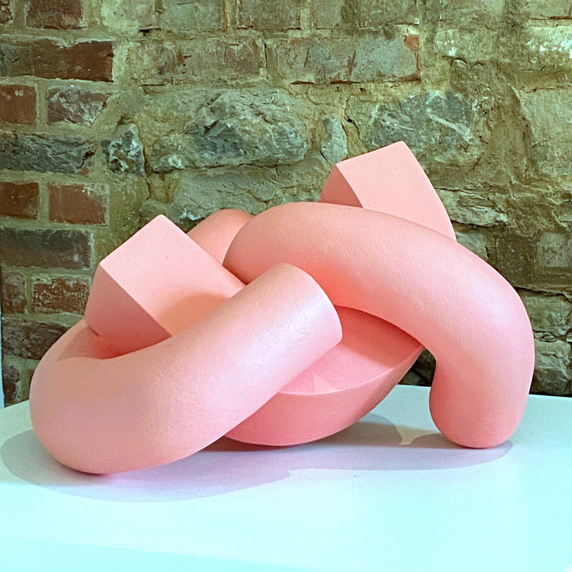 Embrace ( pêche) de Patricia Volk, sculpture abstraite en céramique, argile peinte en vente 2