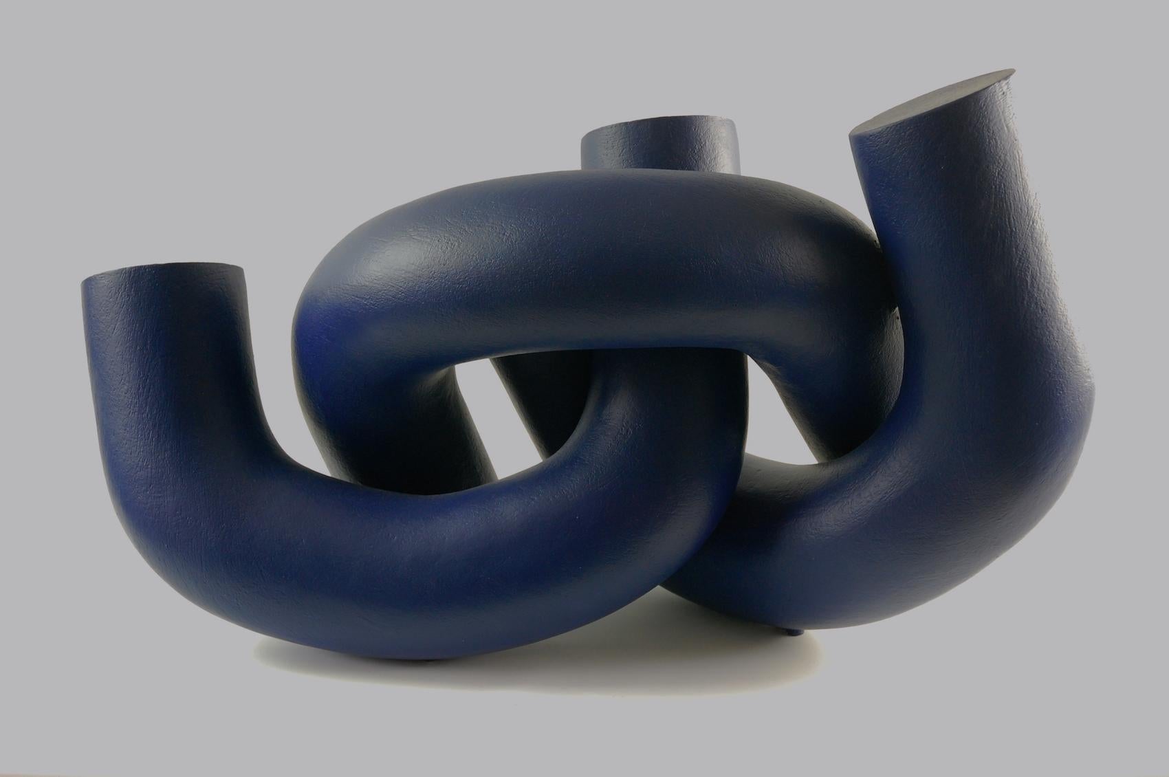 Hold by Patricia Volk - Abstract ceramic sculpture, painted clay, black colour For Sale 2