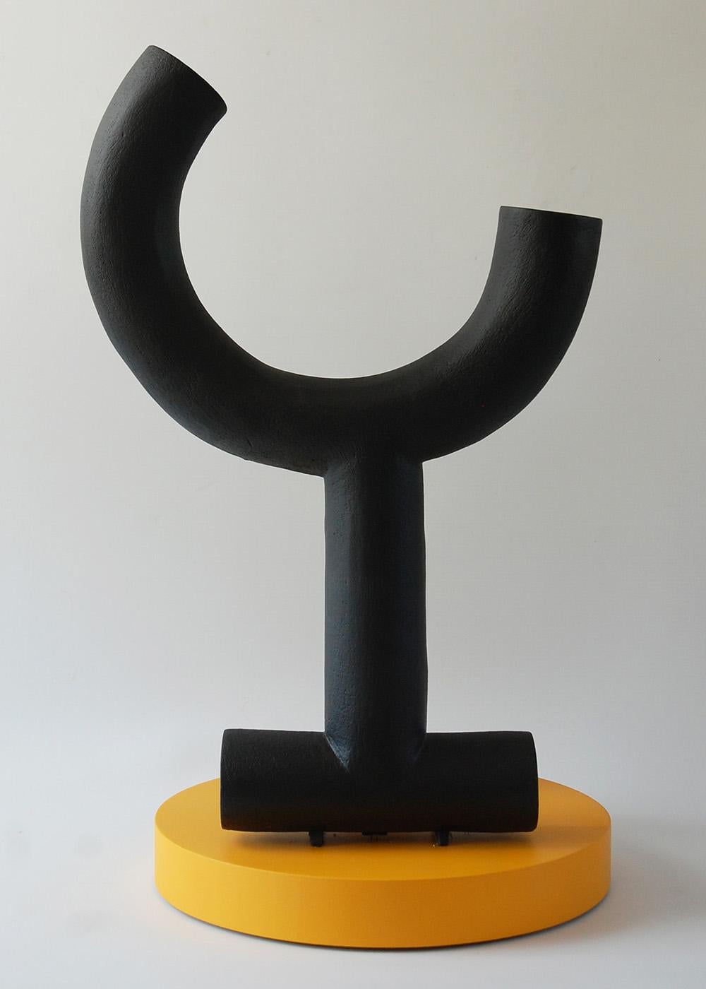 Key by Patricia VOLK - Sculpture abstraite en céramique, noir et jaune, argile peinte en vente 2