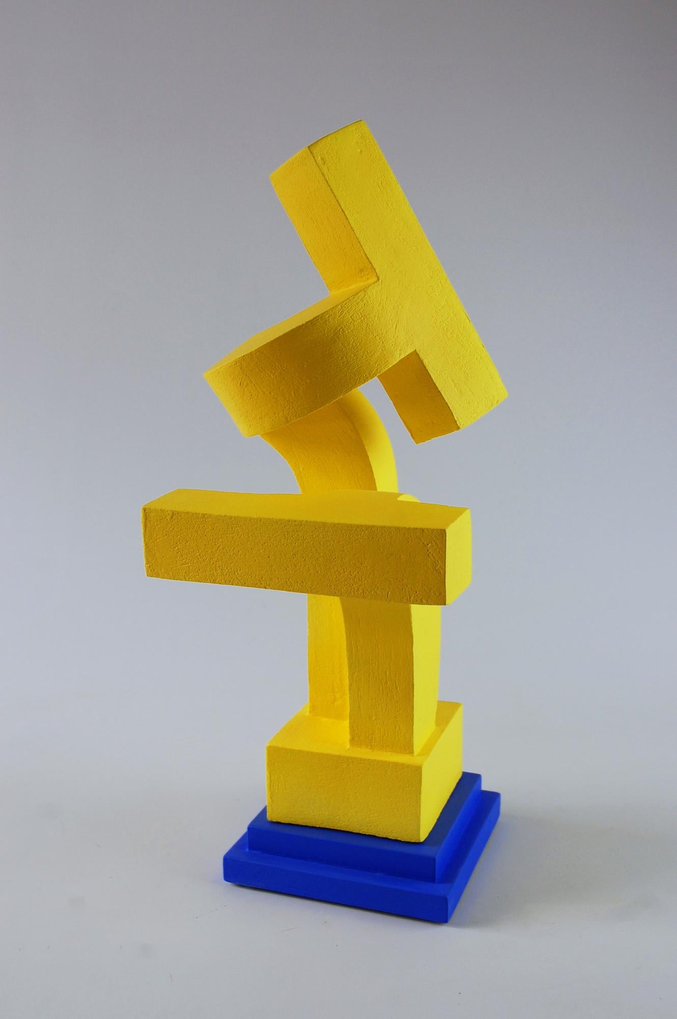 Protect de Patricia Volk - Escultura abstracta de cerámica, arcilla pintada, dinámica en venta 2