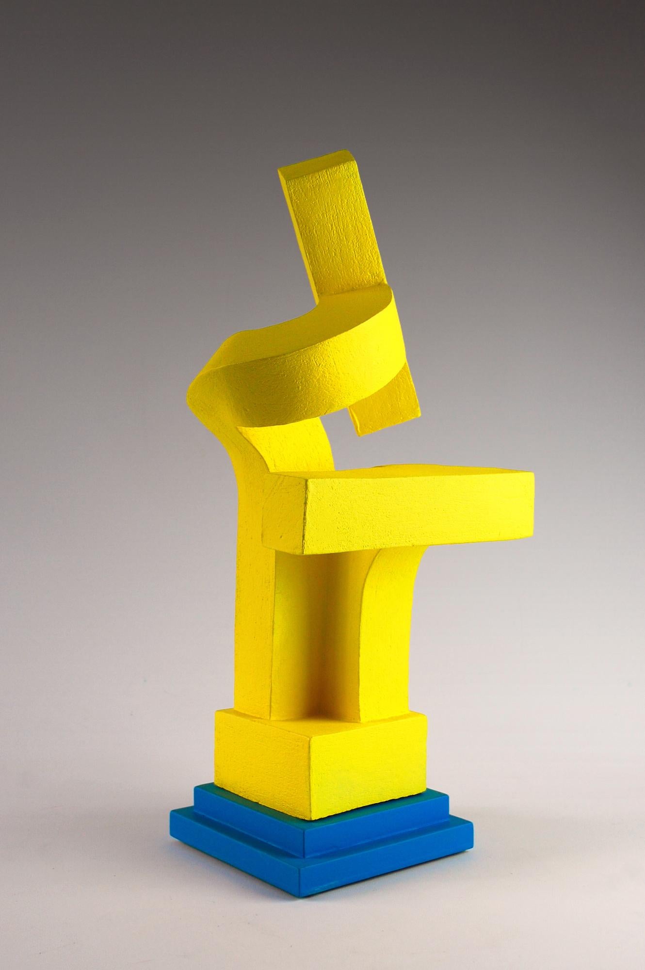 Protect de Patricia Volk - Escultura abstracta de cerámica, arcilla pintada, dinámica en venta 3
