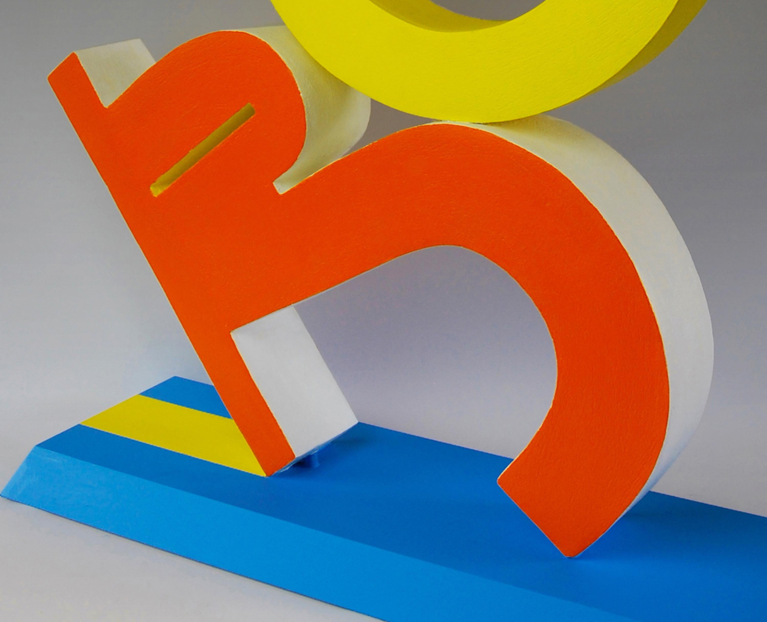 Balancín de Patricia Volk - Escultura abstracta de cerámica, arcilla pintada, dinámica, roja en venta 2