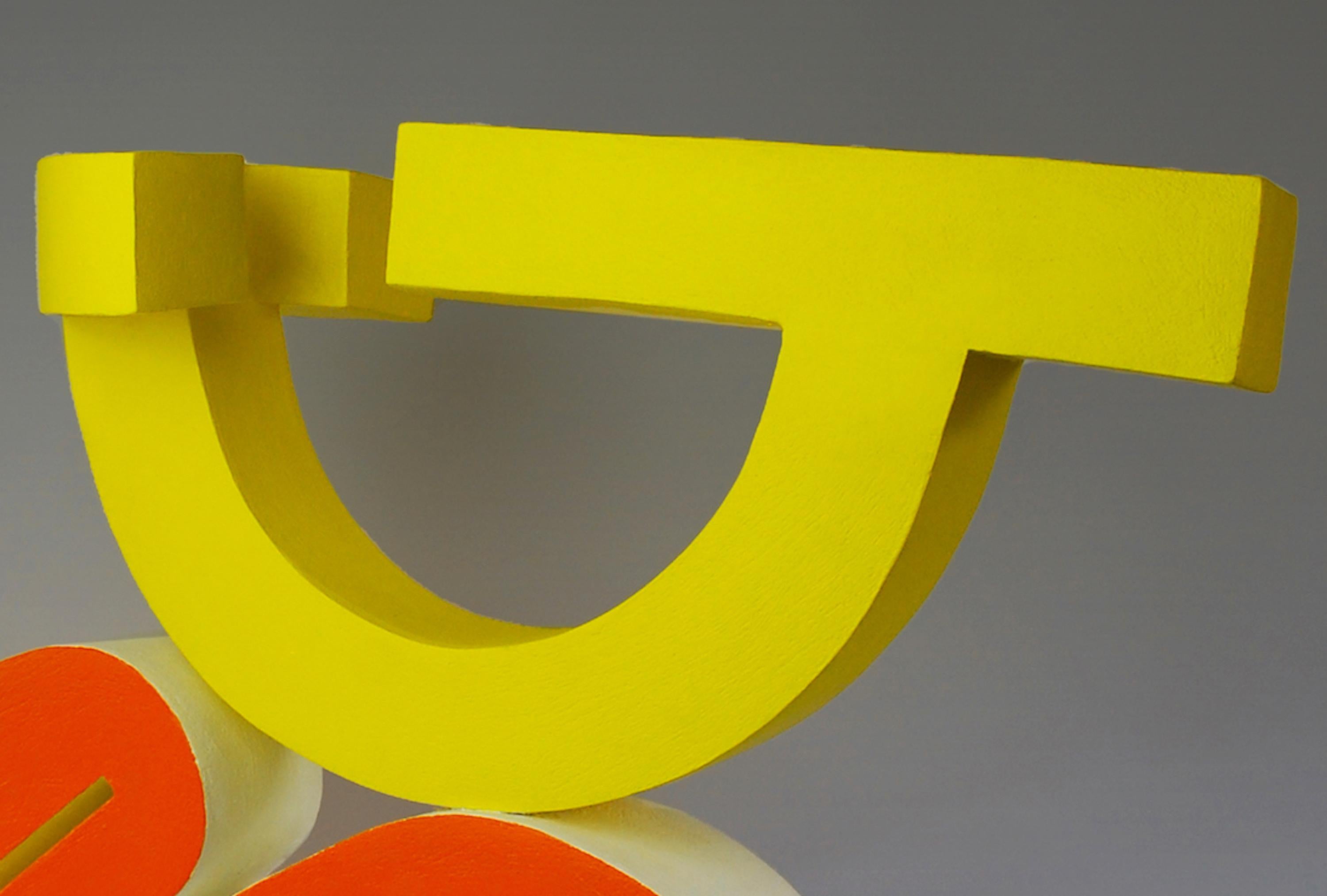 Balancín de Patricia Volk - Escultura abstracta de cerámica, arcilla pintada, dinámica, roja en venta 3