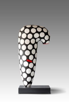 Serendipity de Patricia Volk - Sculpture en céramique abstraite, noir et blanc, rouge