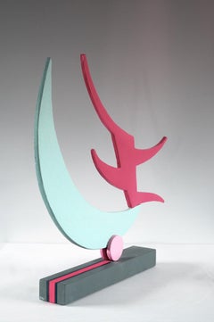 Signierte Skulptur von Patricia Volk – Abstrakte Keramikskulptur, bemalter Ton, dynamisch, rosa
