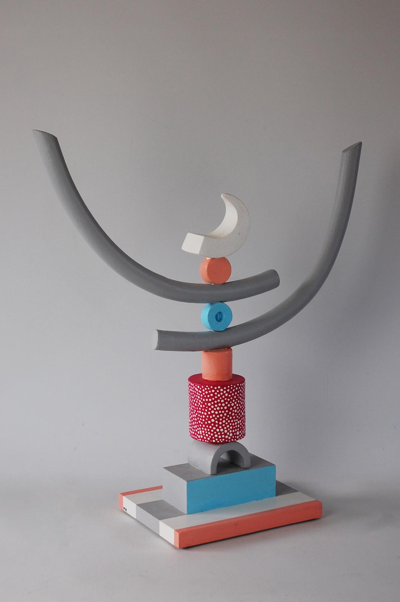 Señal (2) de Patricia Volk - Escultura abstracta de cerámica, arcilla pintada, dinámica en venta 1