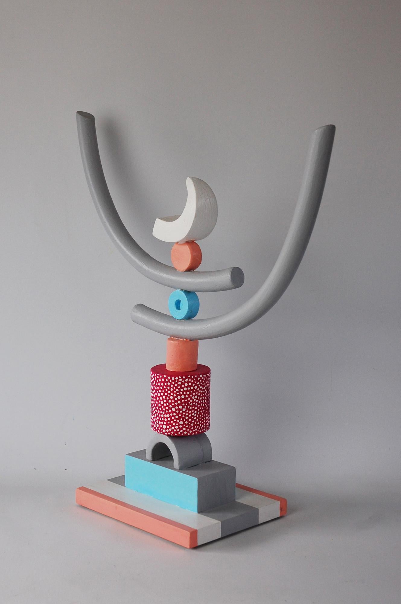 Señal (2) de Patricia Volk - Escultura abstracta de cerámica, arcilla pintada, dinámica en venta 3