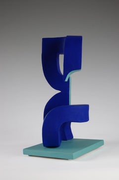 Stack di Patricia VOLK - Scultura astratta in ceramica, argilla dipinta, blu