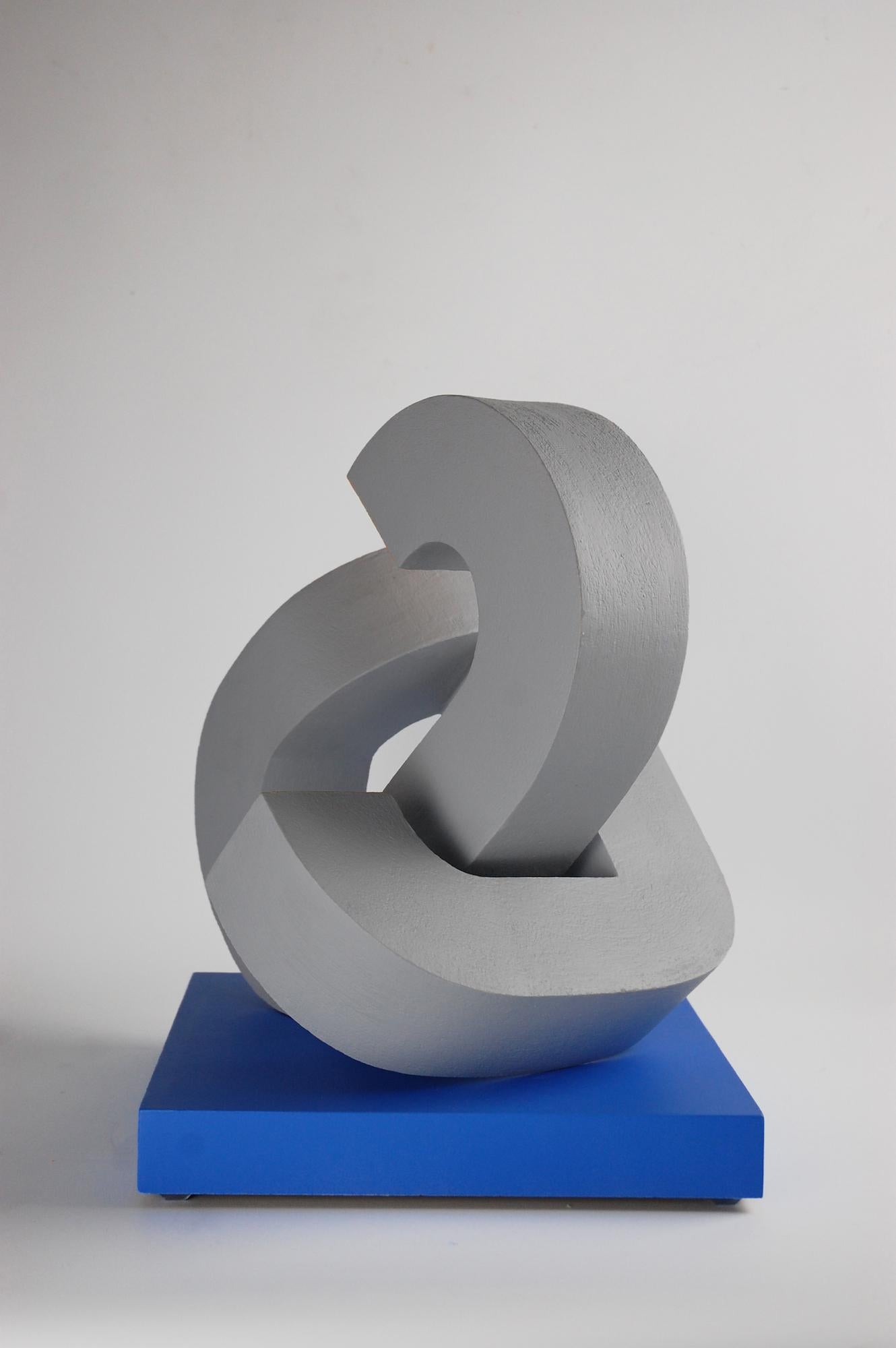 Swoop de Patricia Volk - Sculpture en céramique abstraite, argile peinte en vente 3