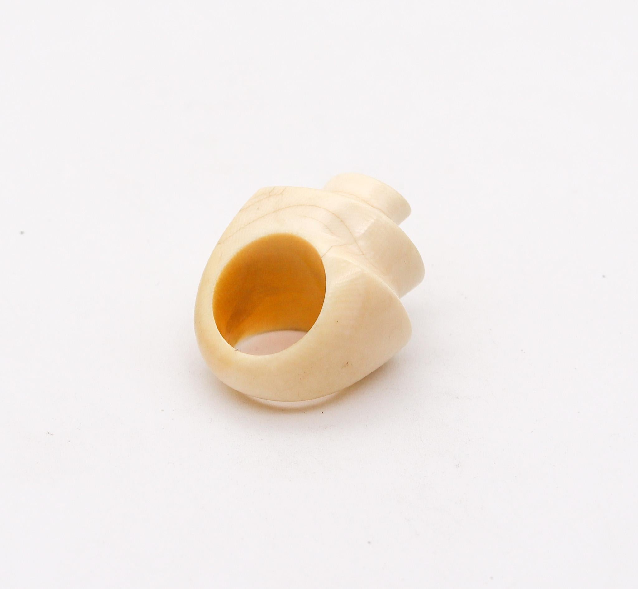 Patricia von Musulin 1970 Modernist Sculptural Carved Cocktail Ring In Excellent Condition For Sale In Miami, FL