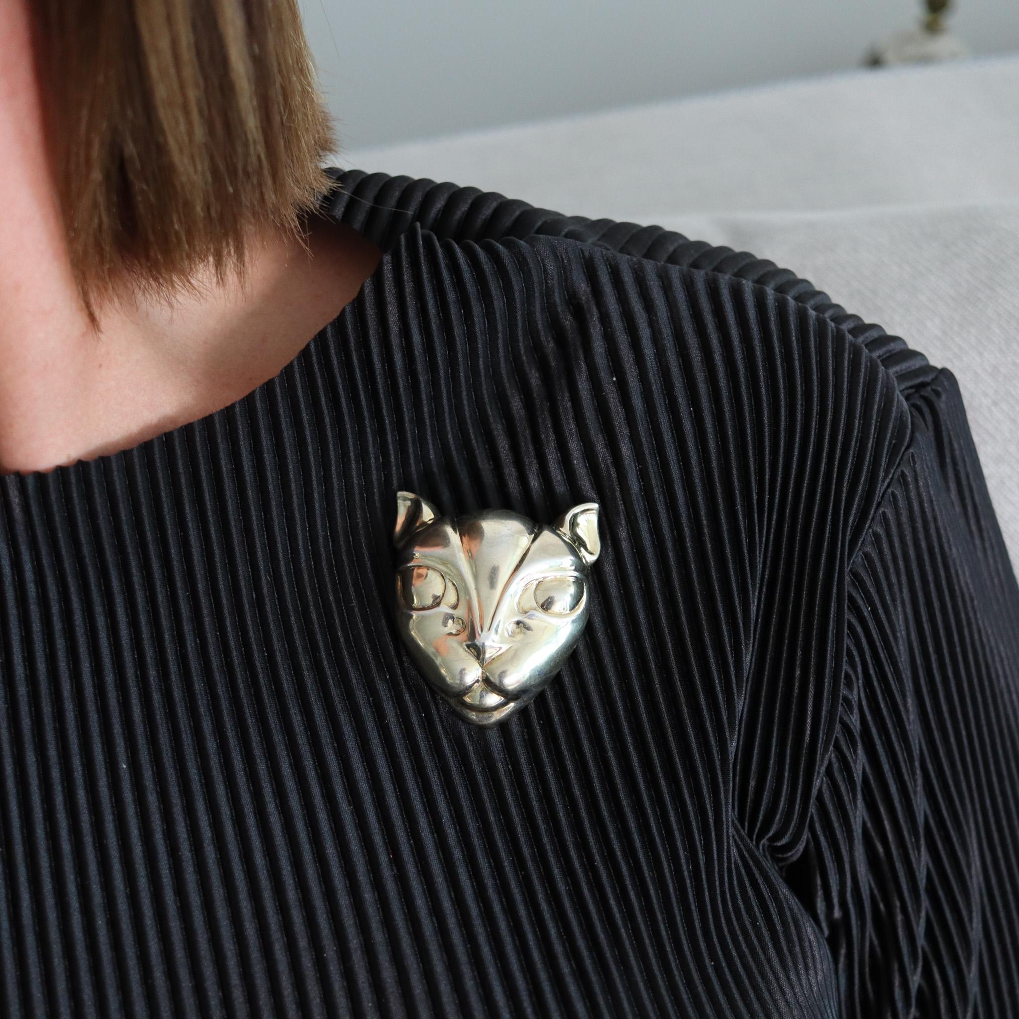 PATRICIA VON MUSULIN Geometric Cats Face Brooch In Solid .925 Sterling Silver For Sale 2