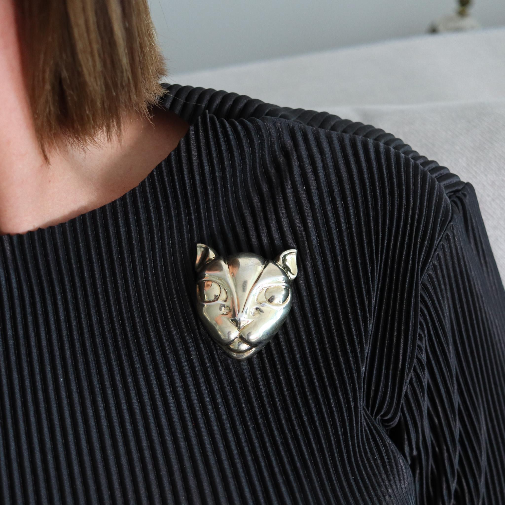 PATRICIA VON MUSULIN Geometric Cats Face Brooch In Solid .925 Sterling Silver In Excellent Condition In Miami, FL