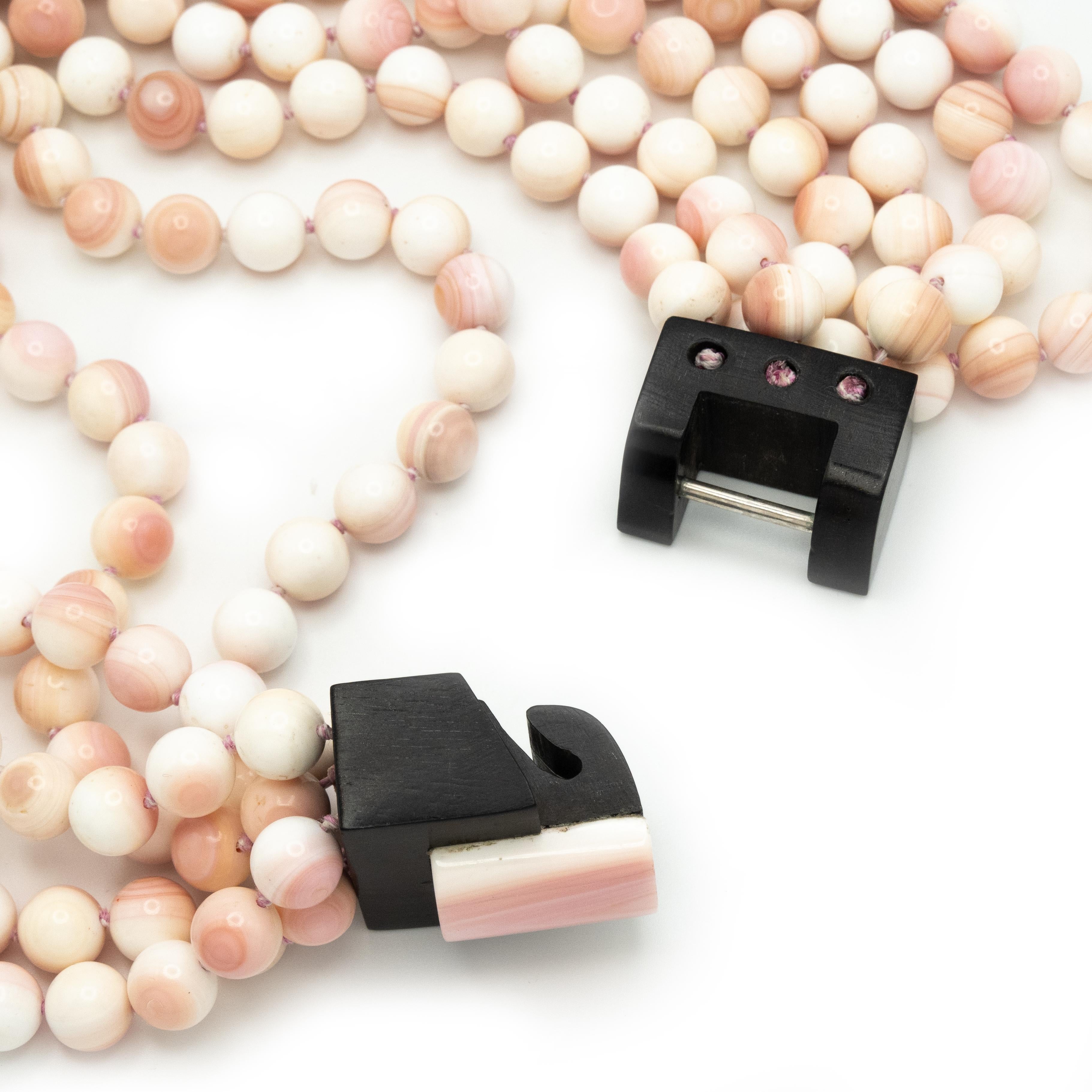 Patricia von Musulin - Collana di perle di conchiglia rosa a più fili In condizioni ottime in vendita a New York, NY