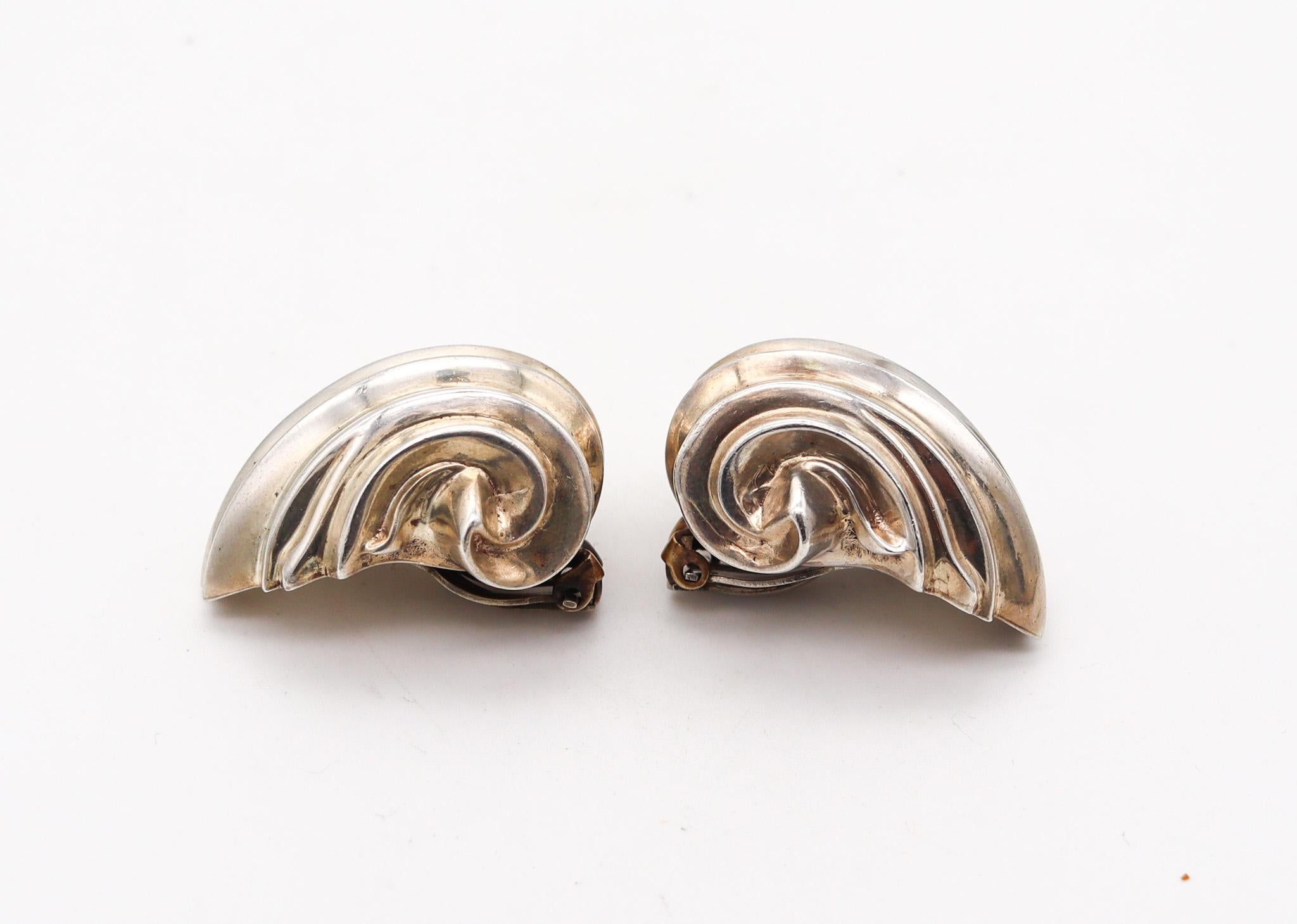 Modernist PATRICIA VON MUSULIN Sculpted Scrolls Clips-On Earrings In .925 Sterling Silver For Sale