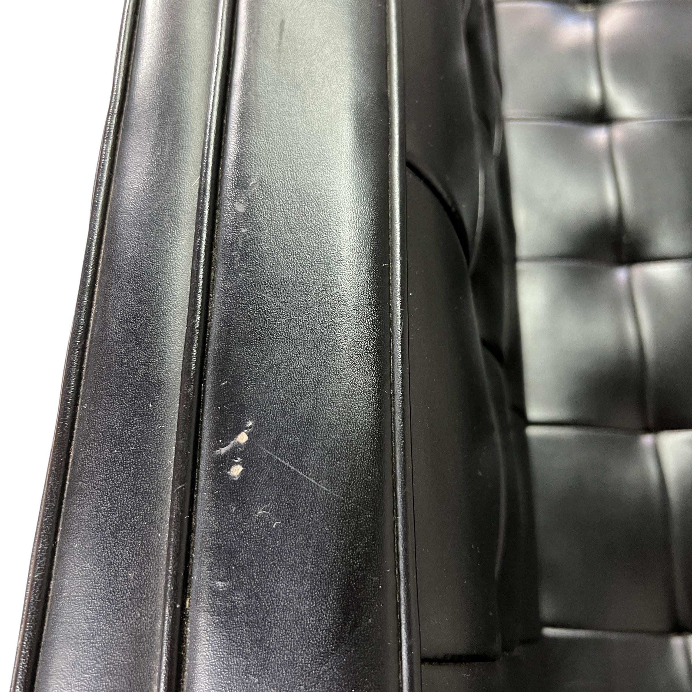 Patrician Furniture Company Sofá Cromado de Pata de Gallo Acolchado en venta 3