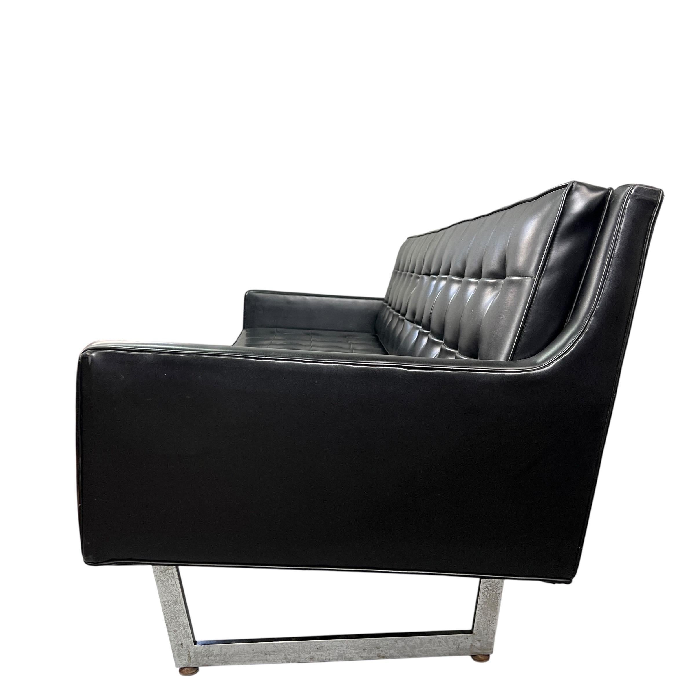 Patrician Furniture Company Sofá Cromado de Pata de Gallo Acolchado Acero en venta