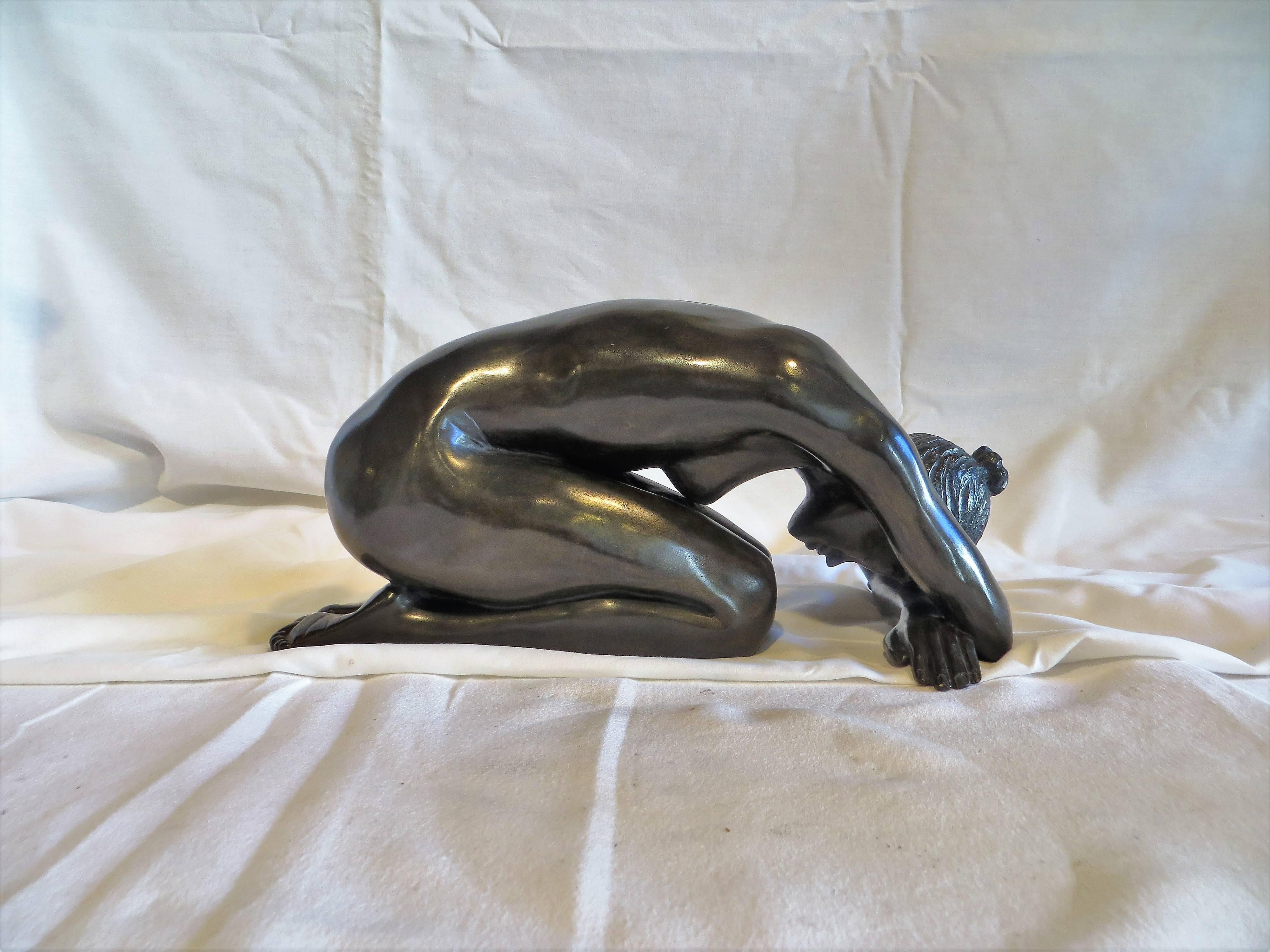 Au dos d'Anne - Or Nude Sculpture par Patrick Brun