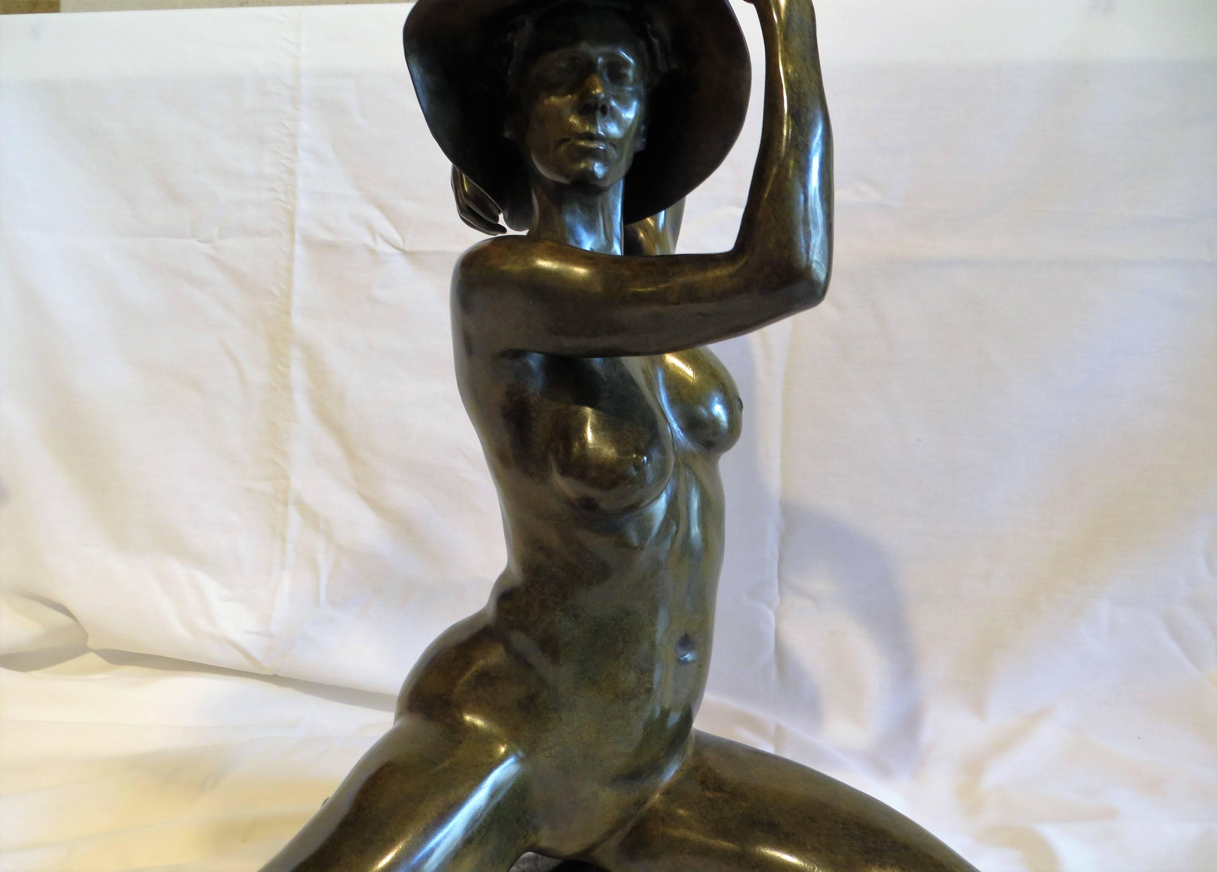 Bérangère with a Hat - Gold Nude Sculpture by Patrick Brun