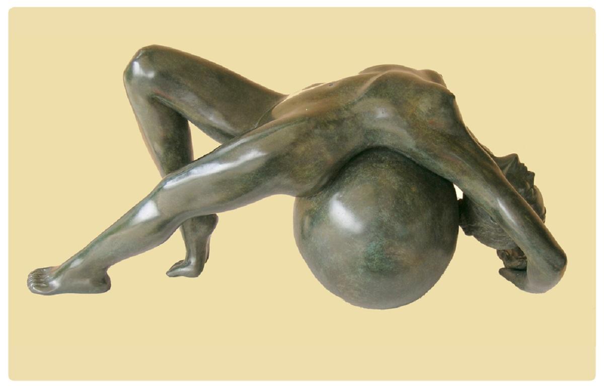 Patrick Brun Figurative Sculpture – Gaia