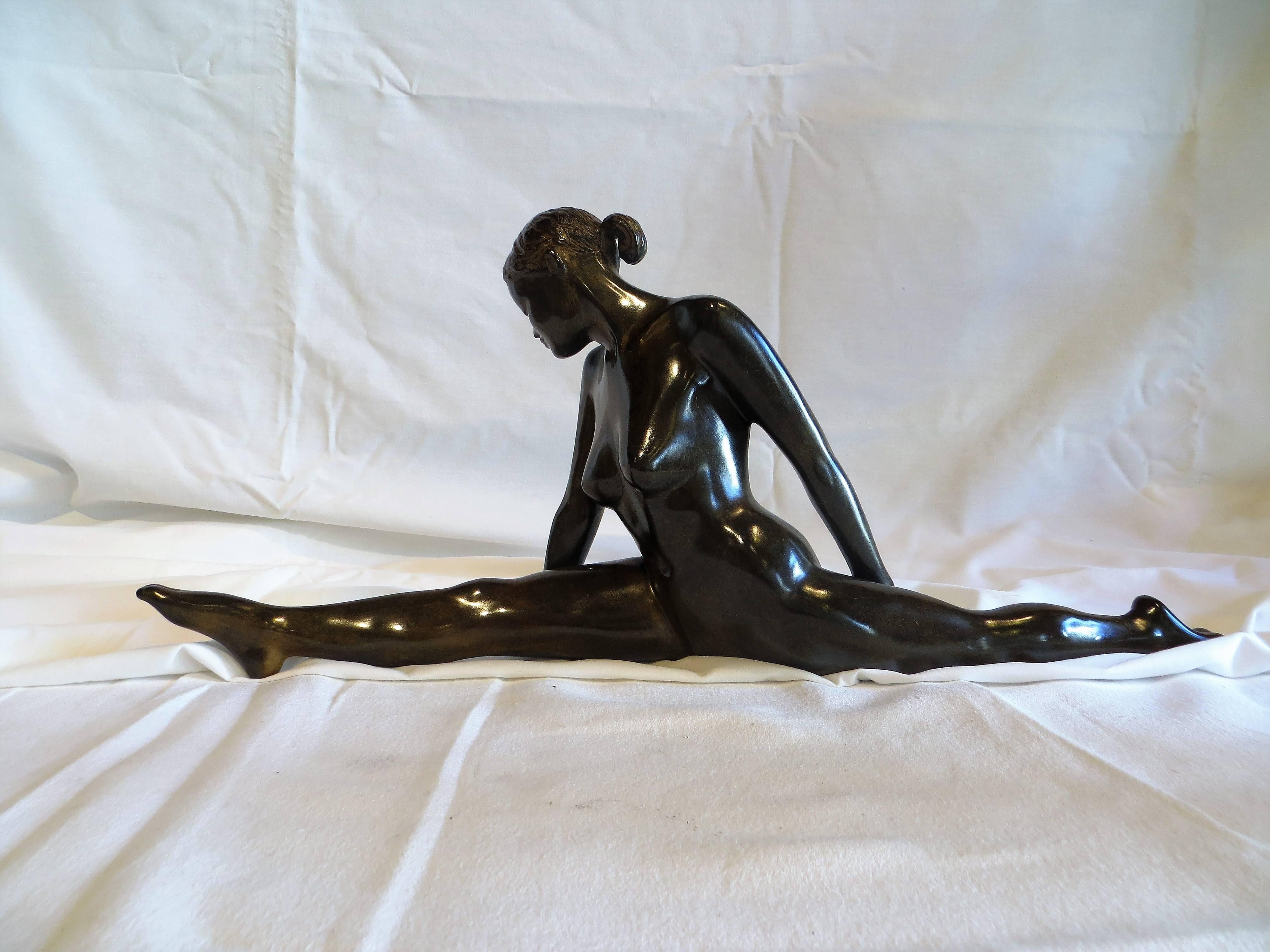 Patrick Brun Nude Sculpture – Beinbruch