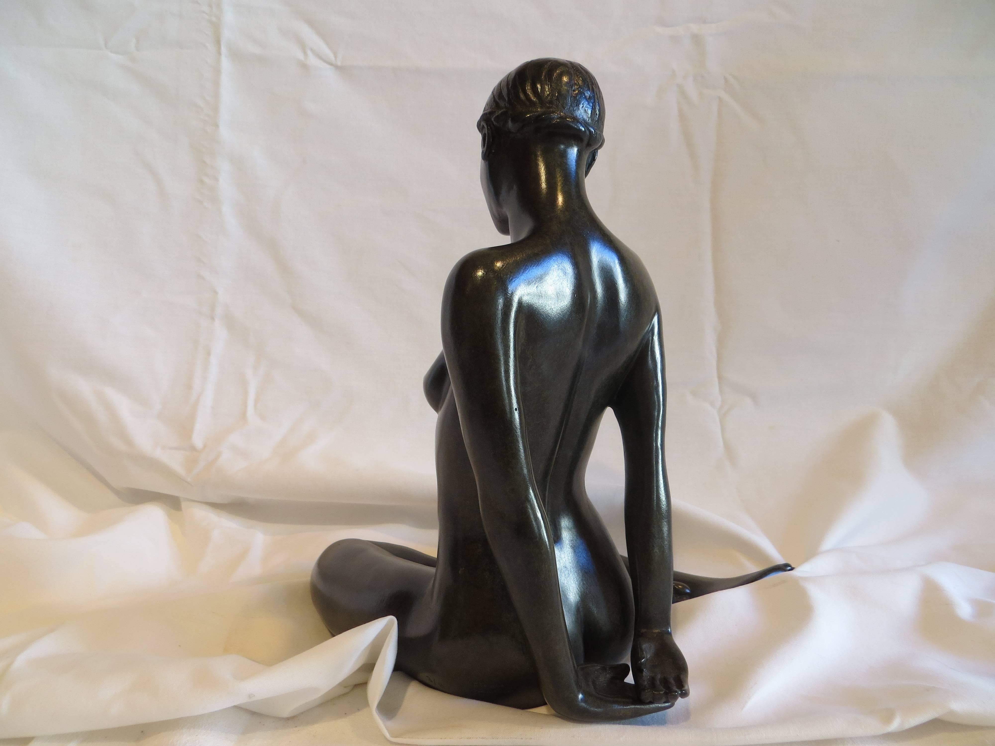Menoca, cuir d'olive - Sculpture de Patrick Brun