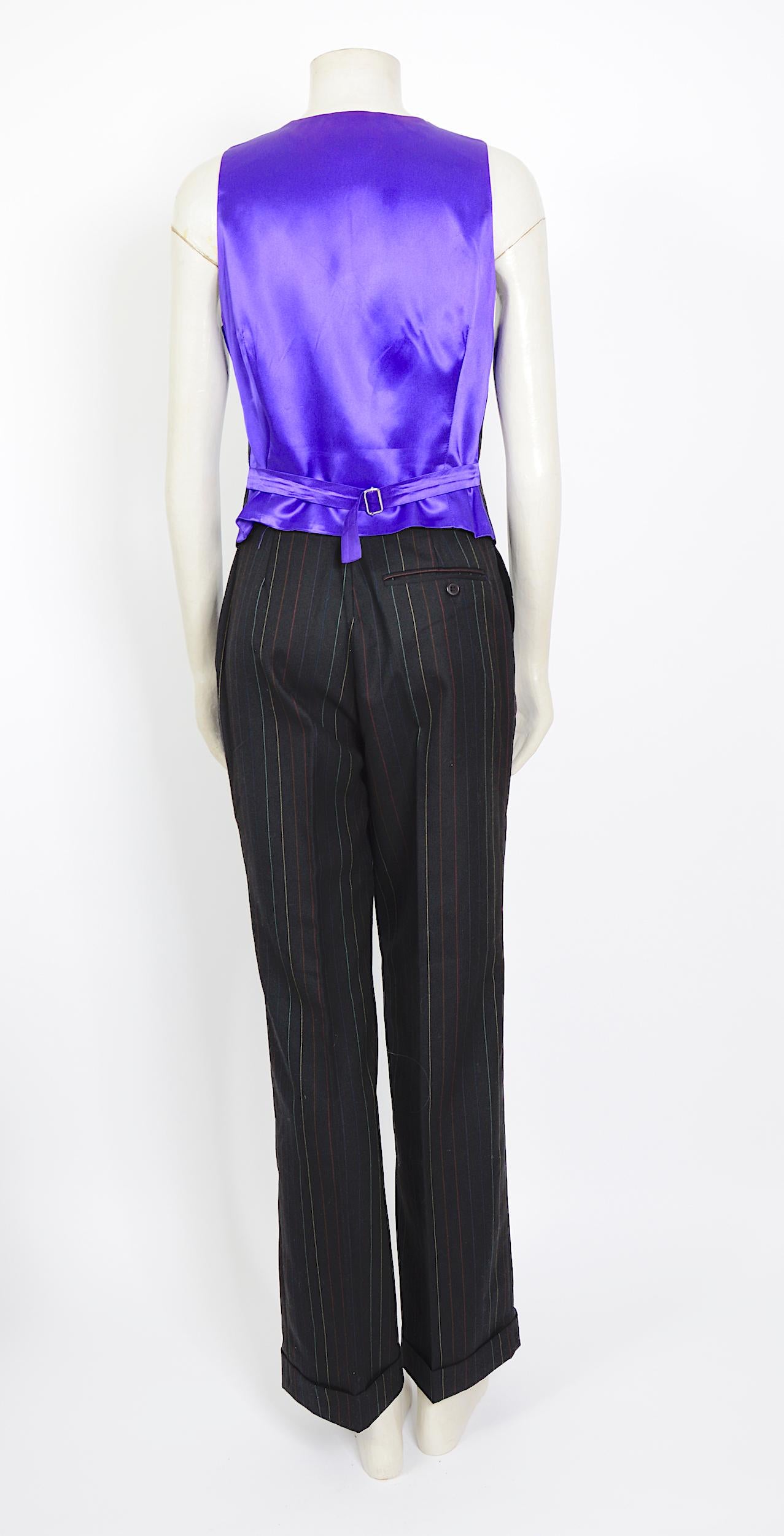 Patrick Cox vintage fall 1996 documented three piece colored pinstripe bleu suit In Good Condition For Sale In Antwerp, BE