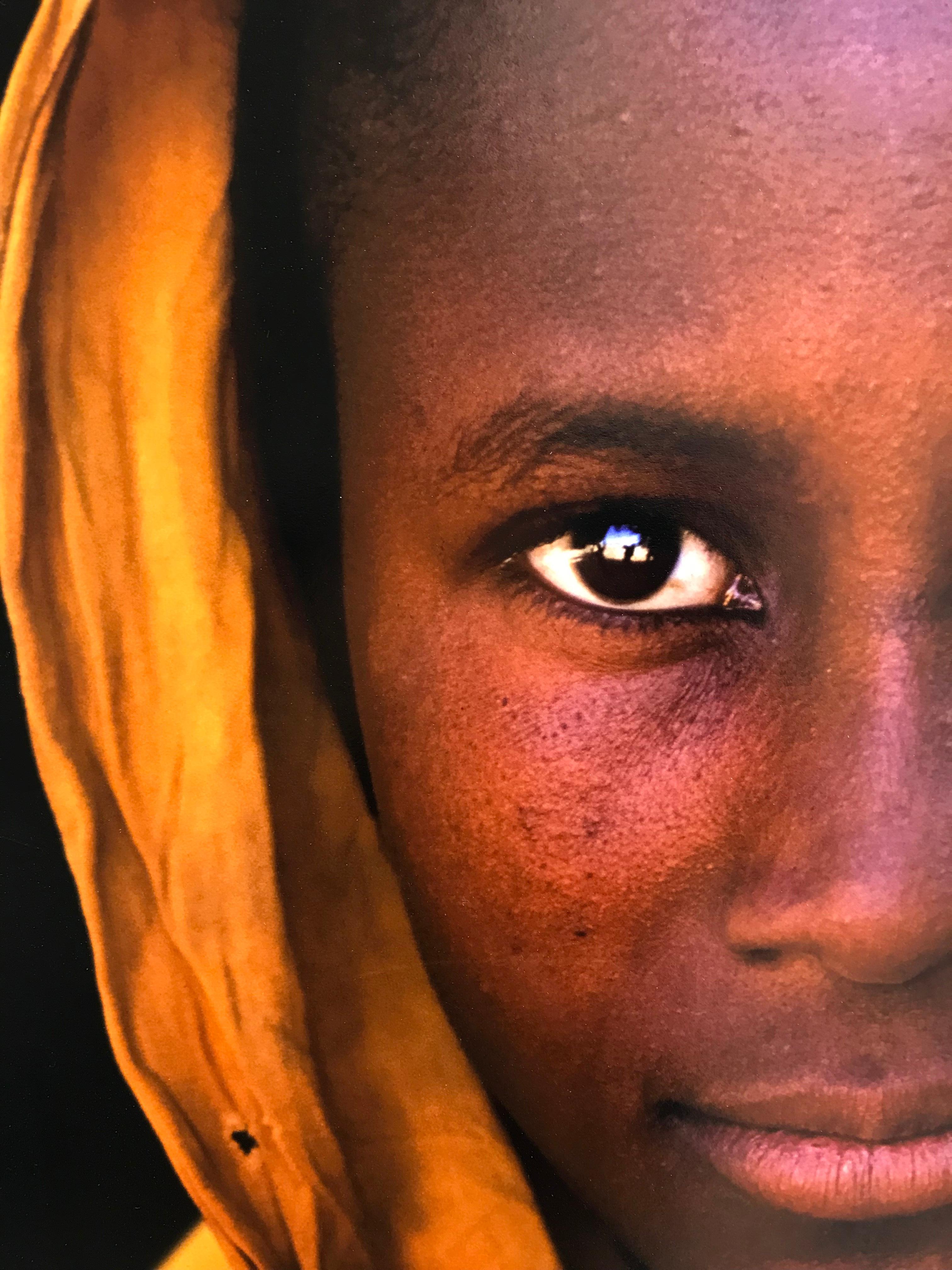 Mauretanien - Jeune fille Maure. Adrar (Fotorealismus), Photograph, von Patrick de Wilde