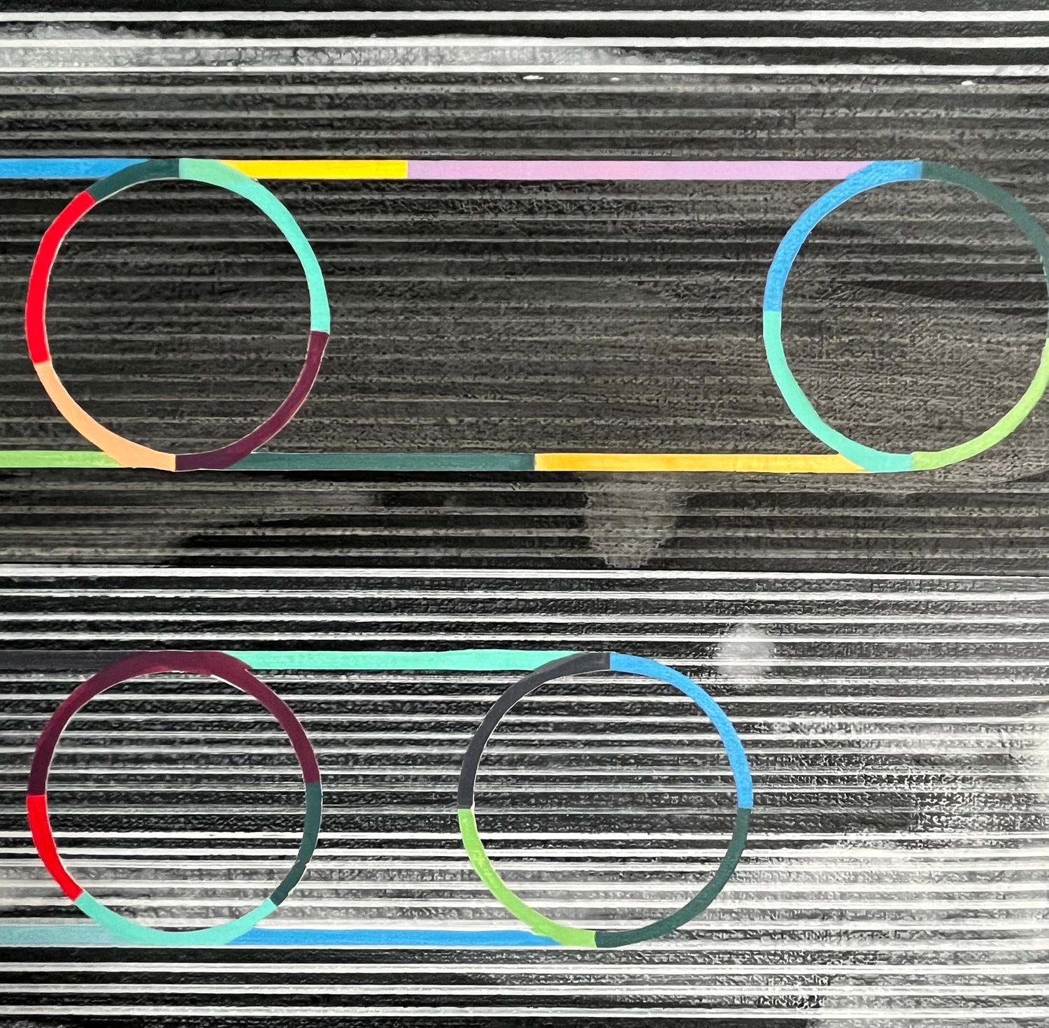 <p>Commentaires de l'artiste<br>Des cercles colorés flottent sur un fond monochrome. Les marques linéaires représentent une accélération de l'espace, créant l'illusion d'une lumière étirée. La composition engage un dialogue entre l'imagination et le
