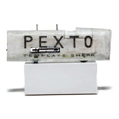 "PEXTO Auto", Skulptur aus verschiedenen Medien